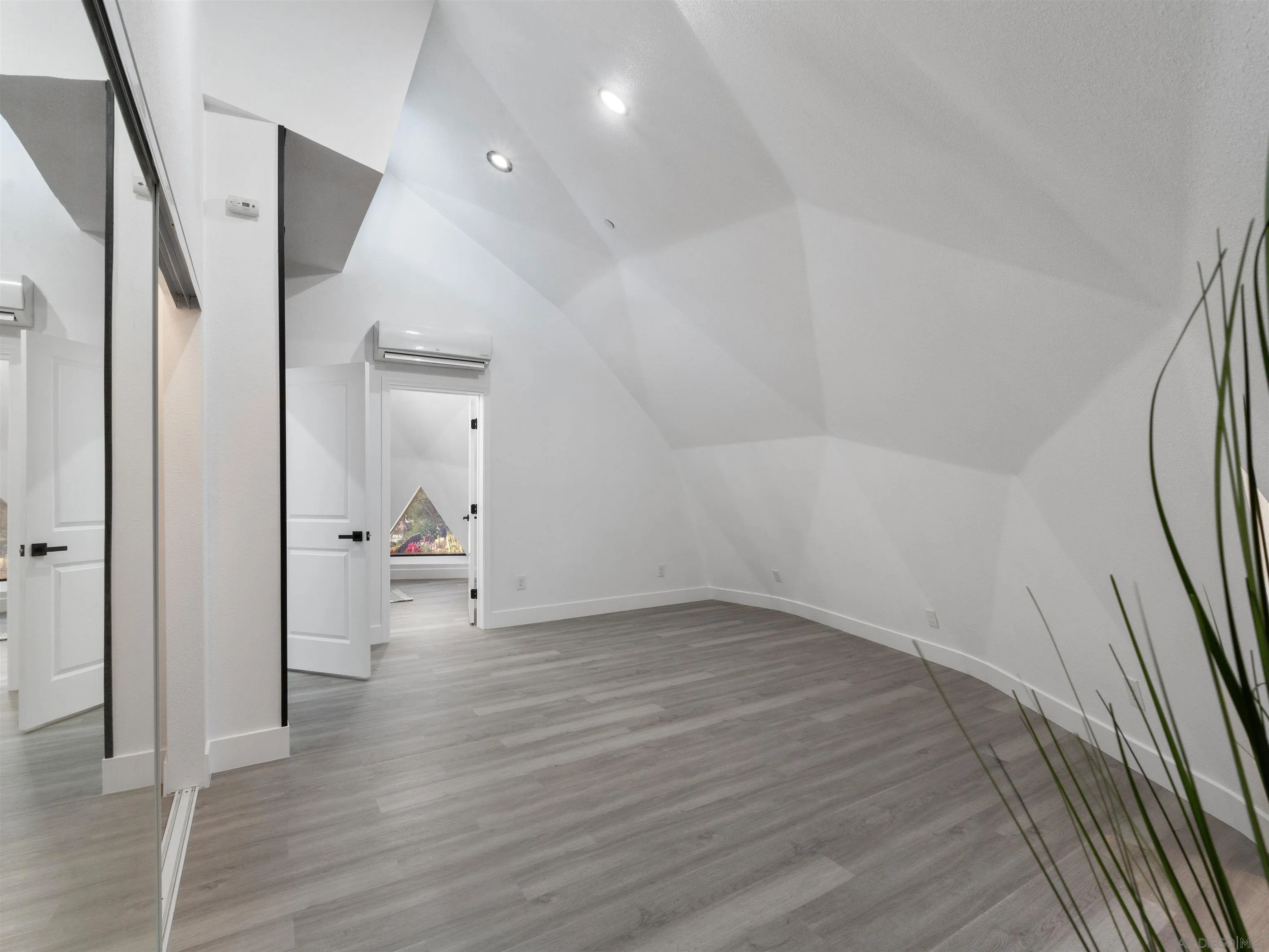 https://cdn.realtyfeed.com/cdn/127/260007289/1153c69db327faf4088d1d4c86eb725d.webp
