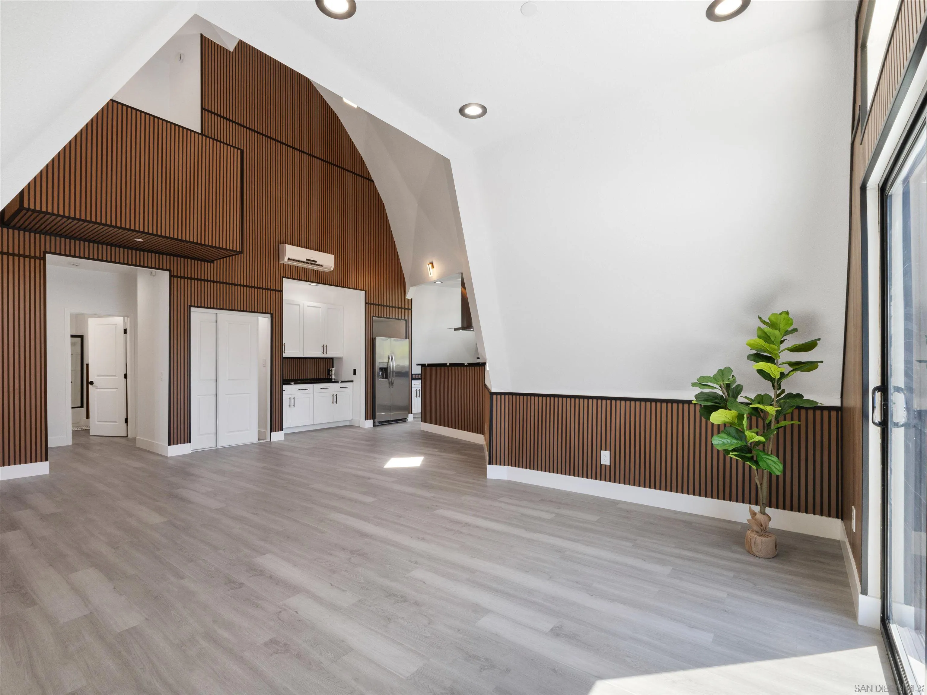 https://cdn.realtyfeed.com/cdn/127/260007289/6f3d4eac5c069319ba8a610492f6375c.webp