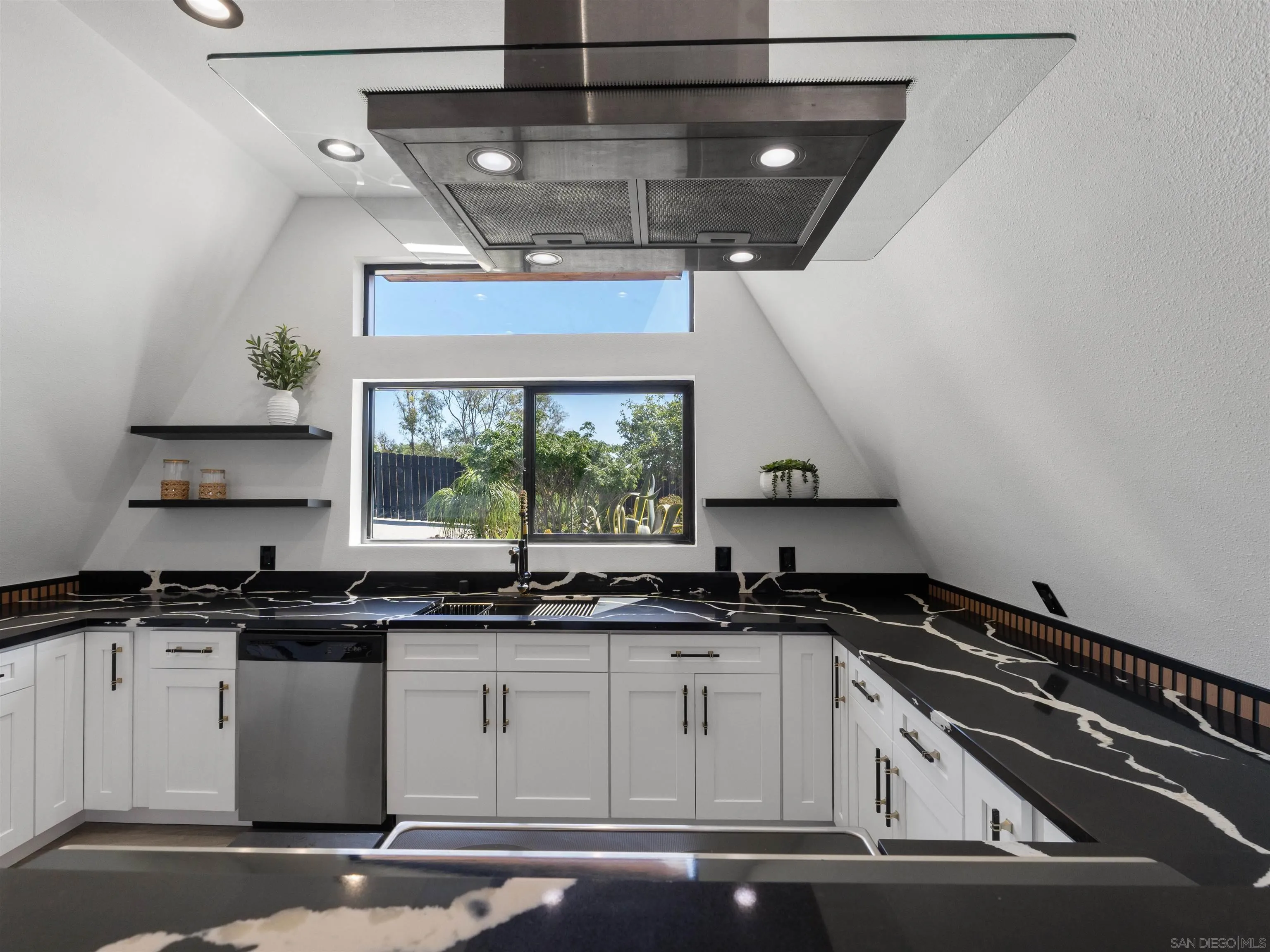 https://cdn.realtyfeed.com/cdn/127/260007289/76faeeff66289fcc1e248c6068fb5766.webp