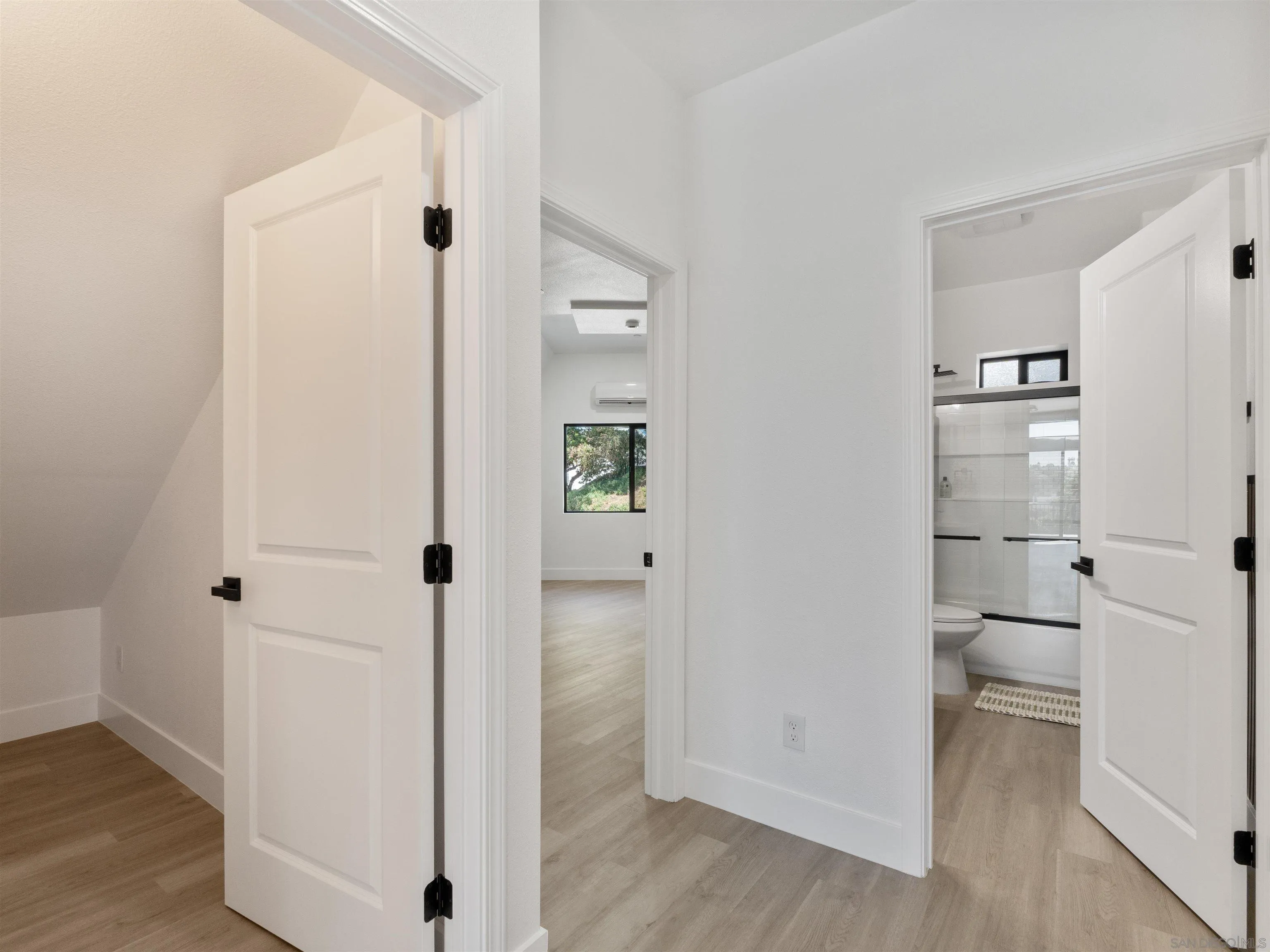 https://cdn.realtyfeed.com/cdn/127/260007289/b9e87530f64018bb74266d11e6cb8180.webp