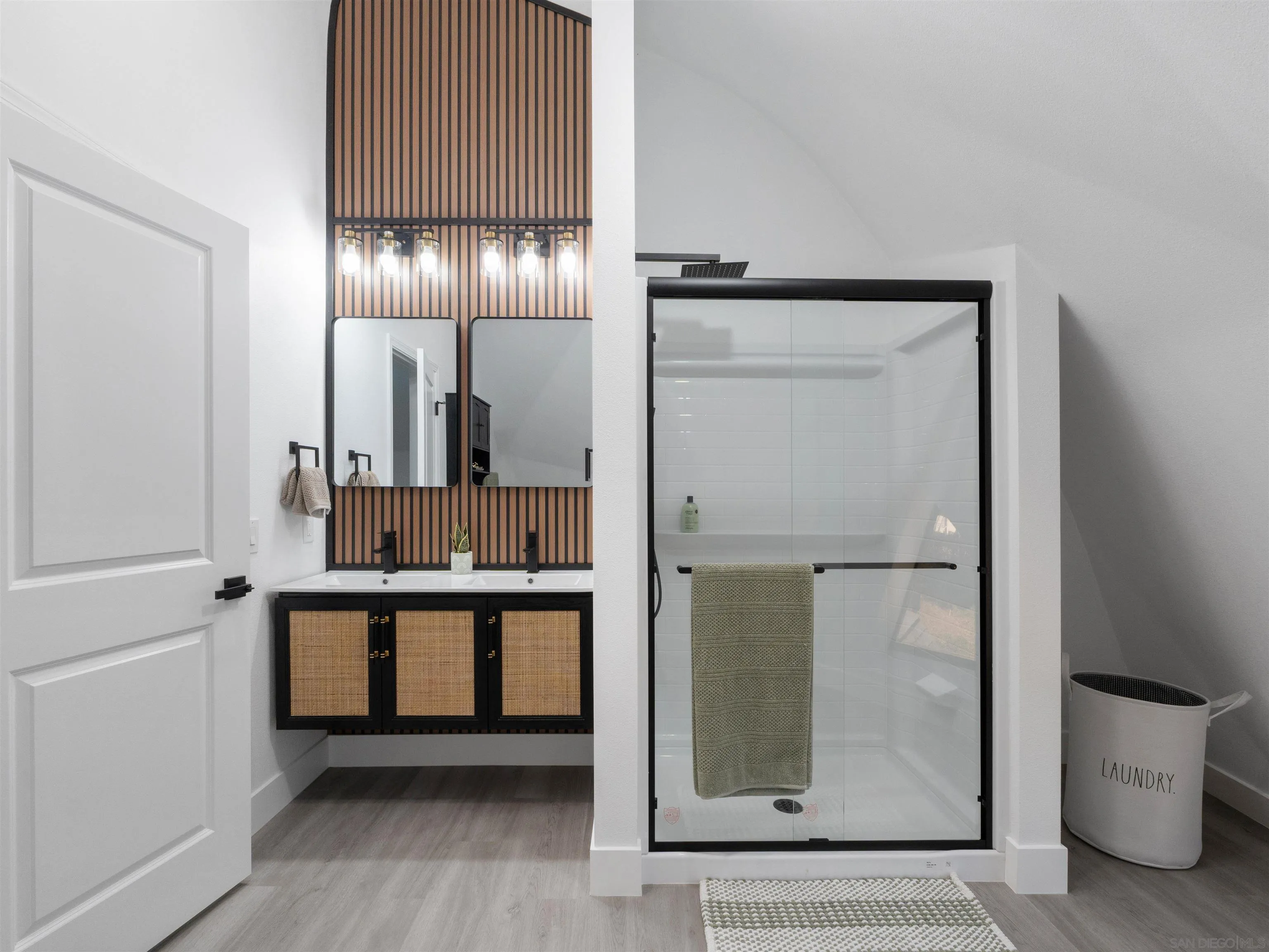 https://cdn.realtyfeed.com/cdn/127/260007289/be84056beb8799d04098045bd7deb02a.webp