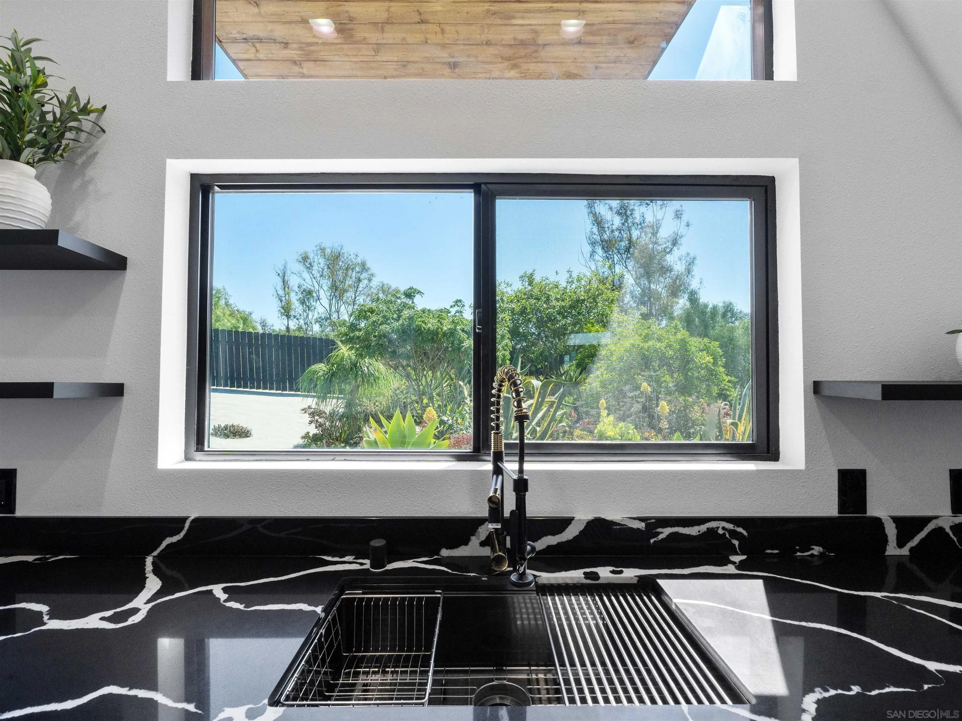 https://cdn.realtyfeed.com/cdn/127/260007289/f23f67217039d69df85f4b6c99eb7e48.webp