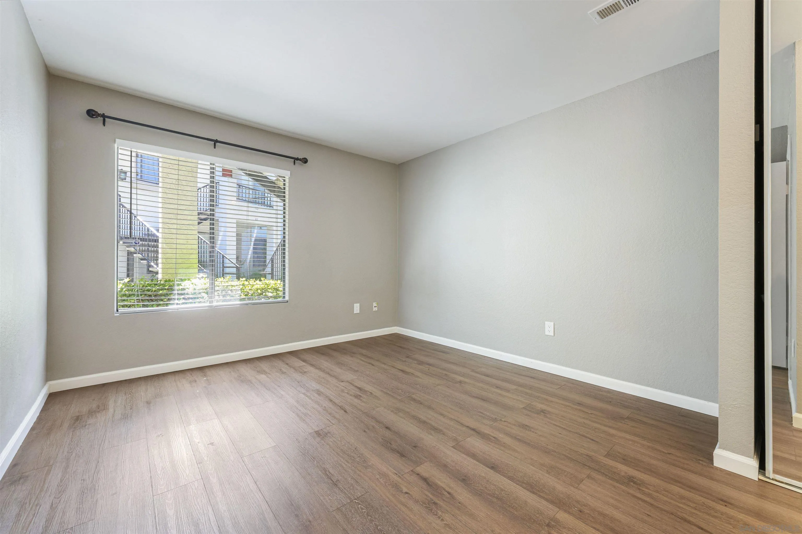 Photo #11: 260007292 Listing: Photo #11