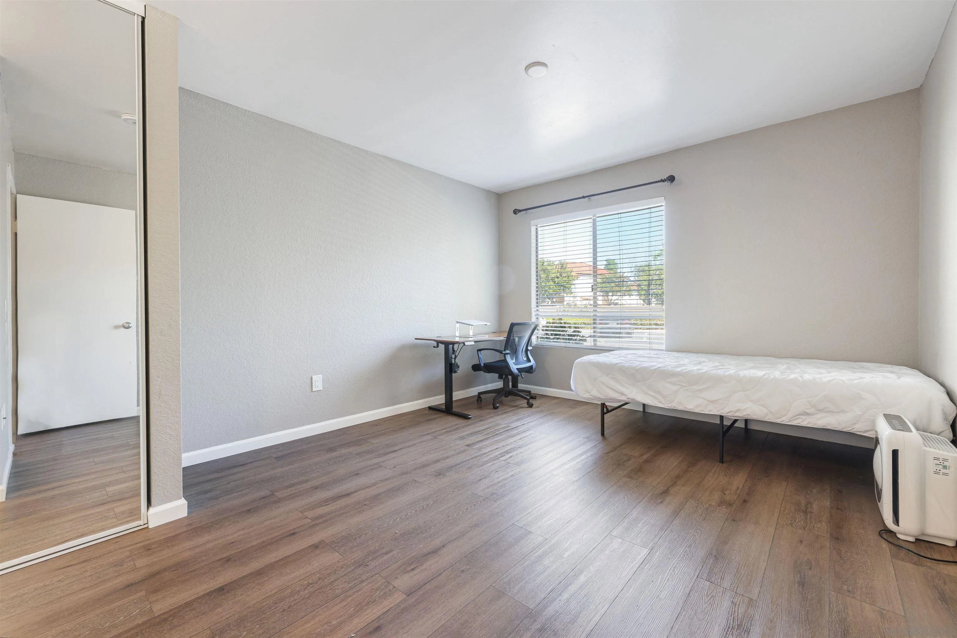 Photo #8: 260007292 Listing: Photo #8