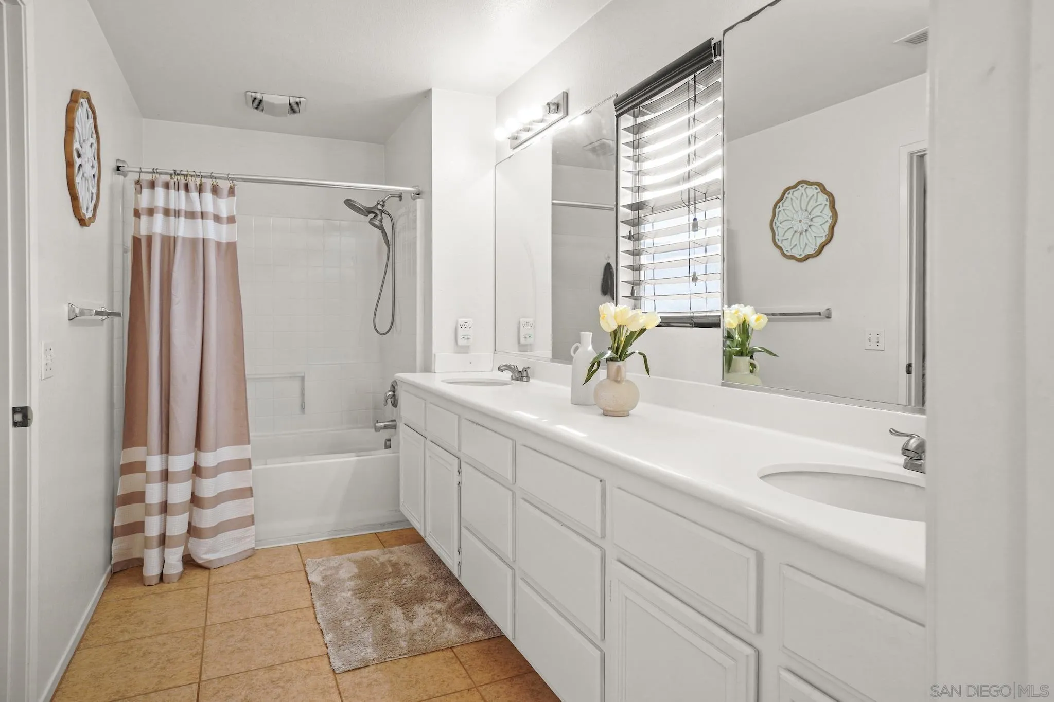 https://cdn.realtyfeed.com/cdn/127/260007293/1de5974bcadb4b01982c304ac23e0f89.webp