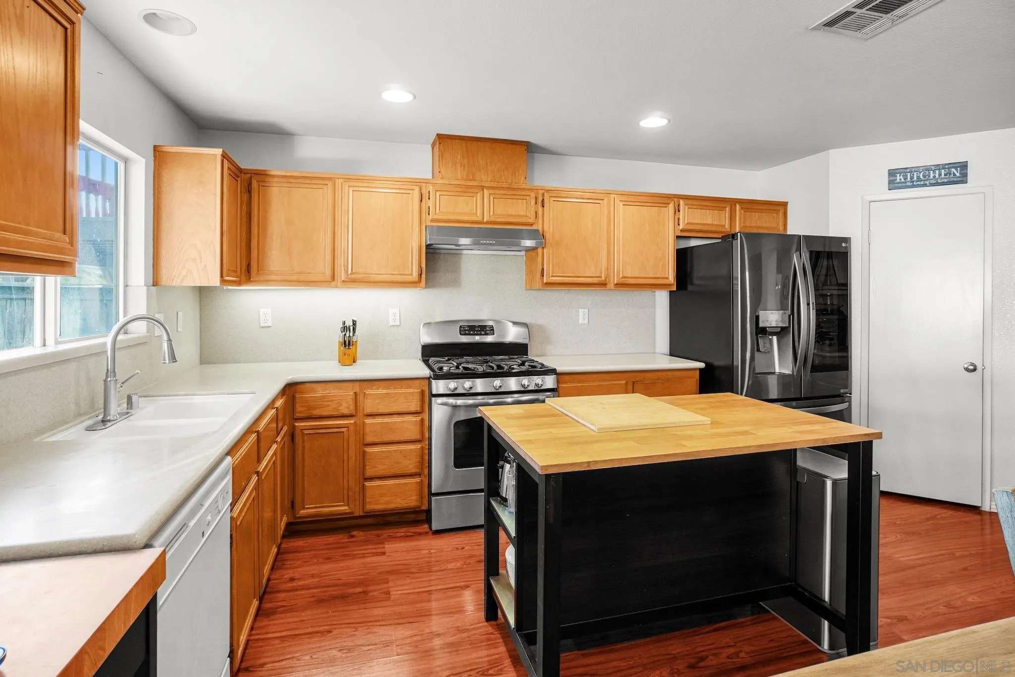 https://cdn.realtyfeed.com/cdn/127/260007293/74390e5f6e94d3d36d2fdefd107c77d6.webp