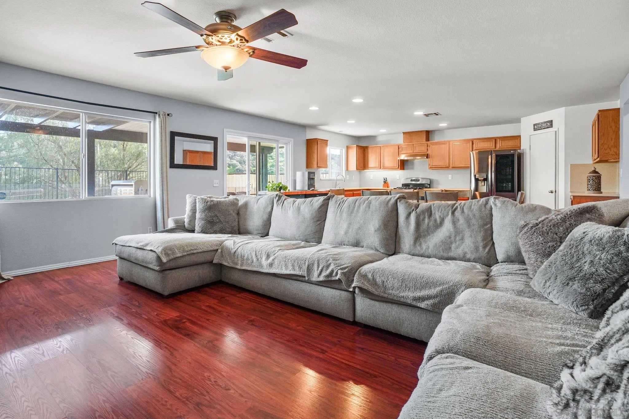 https://cdn.realtyfeed.com/cdn/127/260007293/b7c969c4953a1b3569dc0841f59f7e79.webp