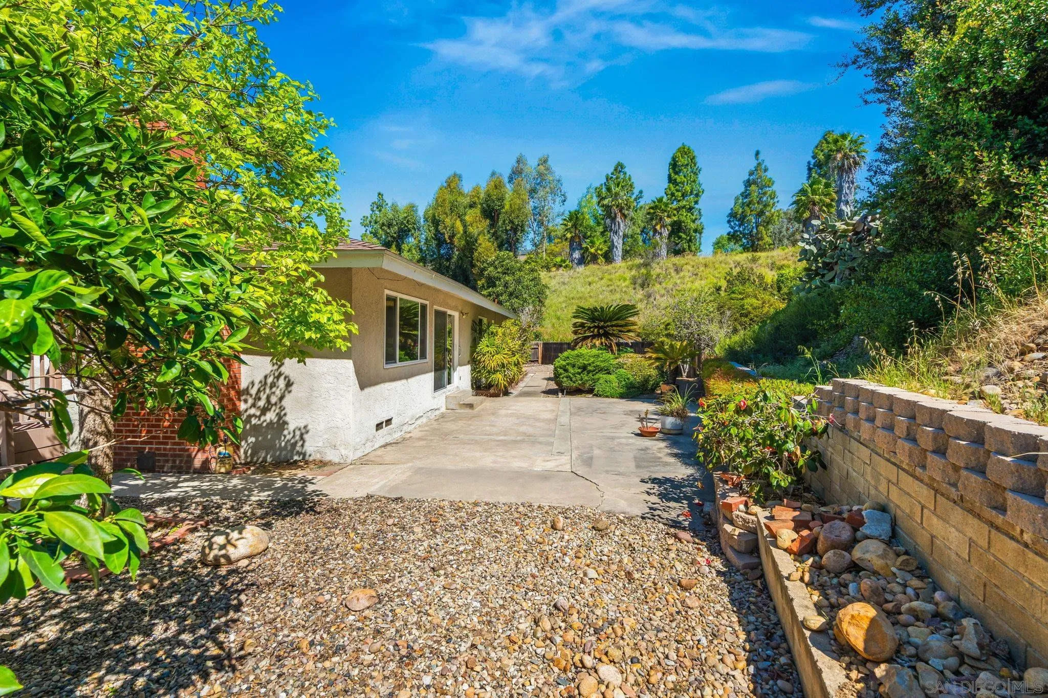https://cdn.realtyfeed.com/cdn/127/260007296/1b8ab00de50c35c583a038a23dcb4661.webp