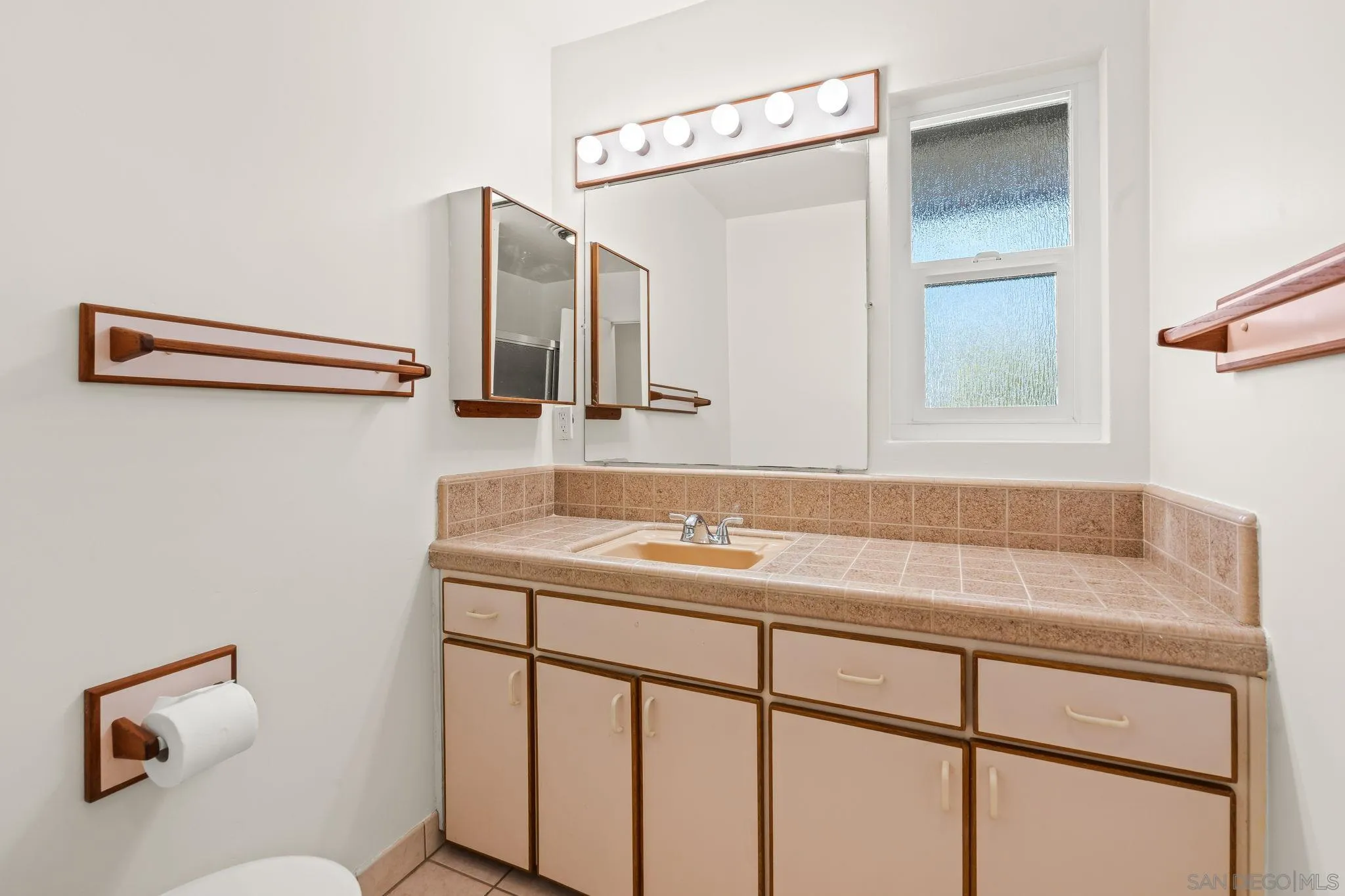 https://cdn.realtyfeed.com/cdn/127/260007296/38b3322c616c847043ac9e4ebafbd5da.webp