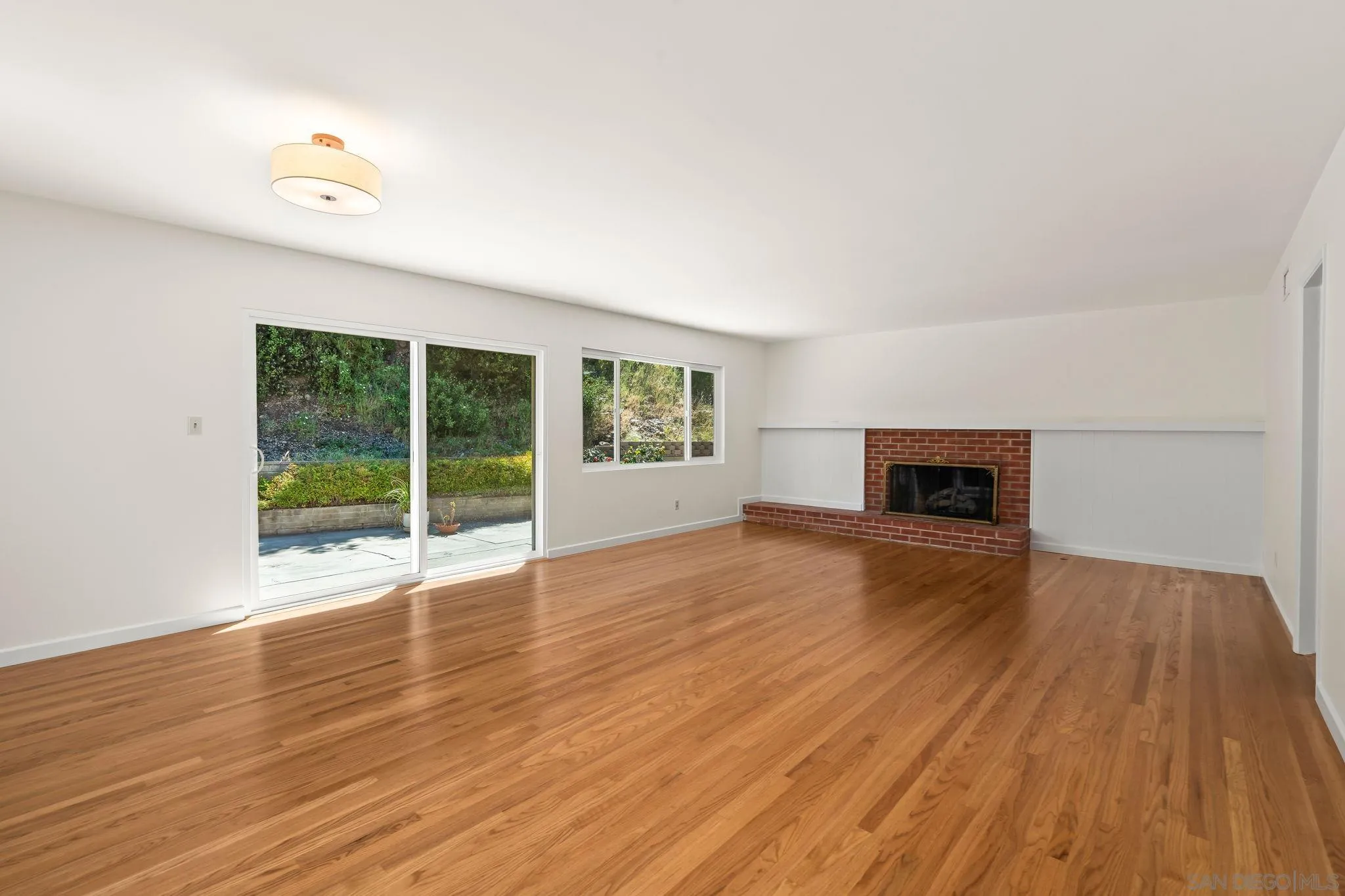 https://cdn.realtyfeed.com/cdn/127/260007296/62afd0a1f8e711a06356a82d91b48123.webp