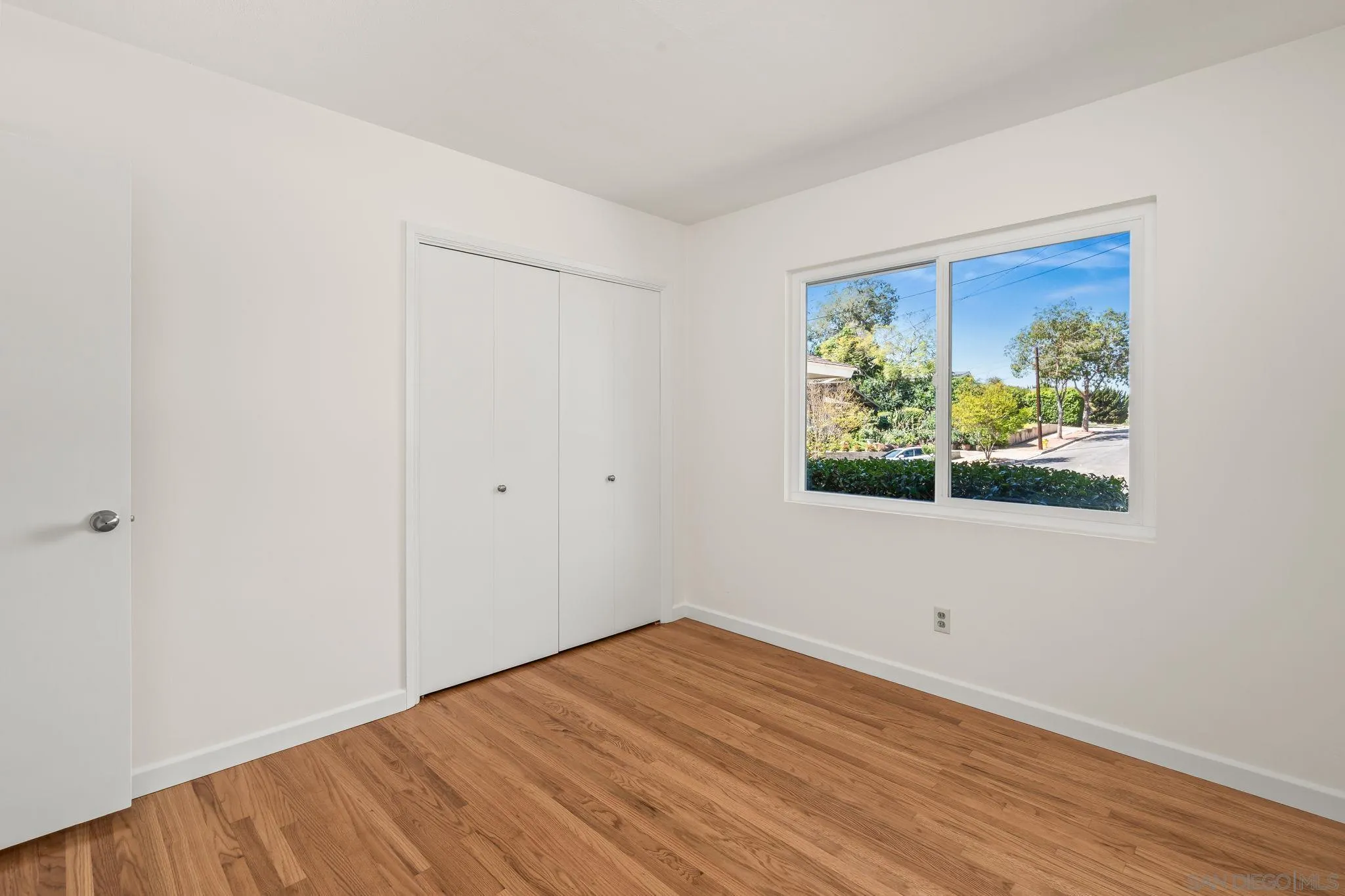https://cdn.realtyfeed.com/cdn/127/260007296/ca8381926d6eb04cbf4bb0b82fd827c9.webp