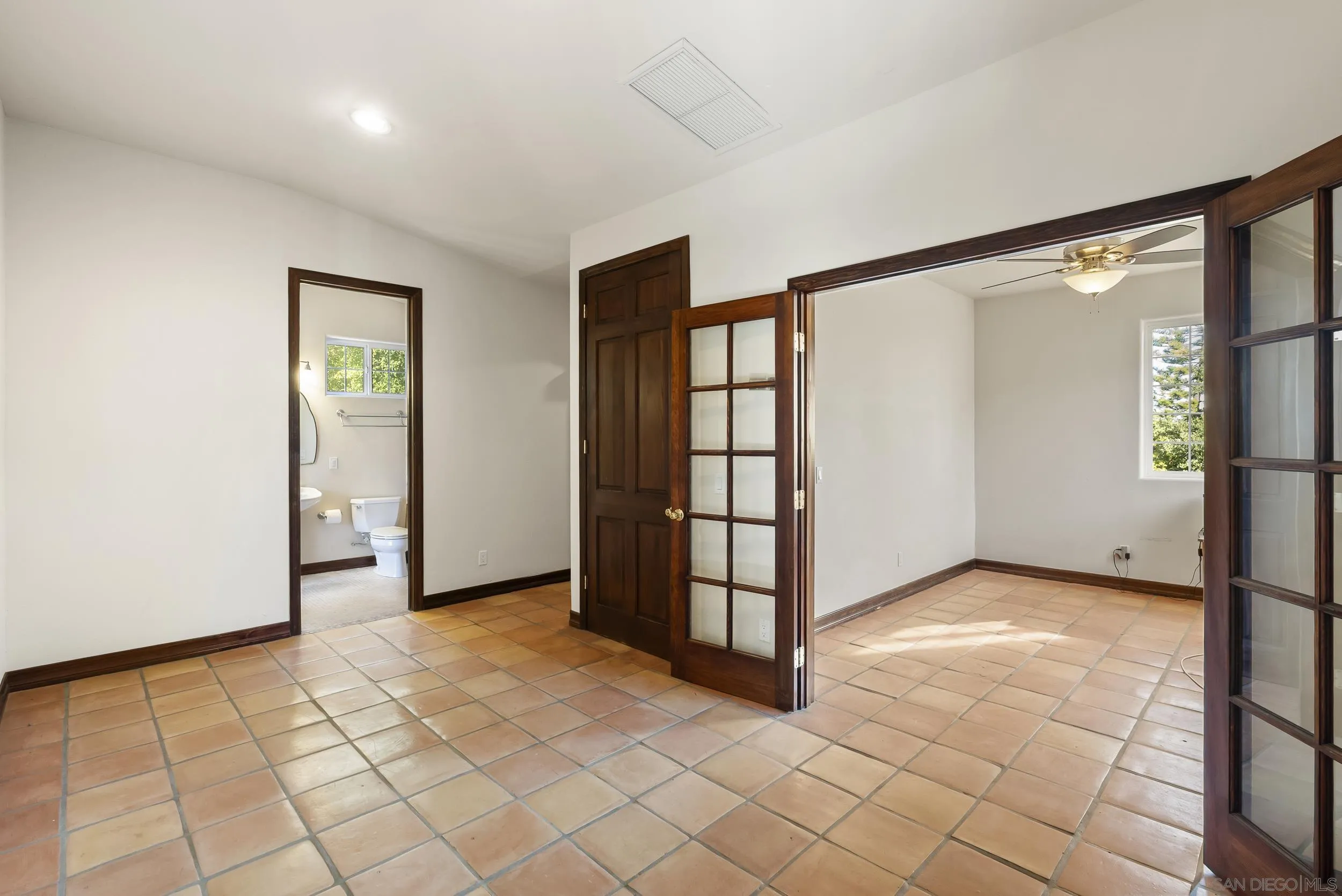 https://cdn.realtyfeed.com/cdn/127/260007299/979bbb6945eeb6a163eb834c51c82da7.webp