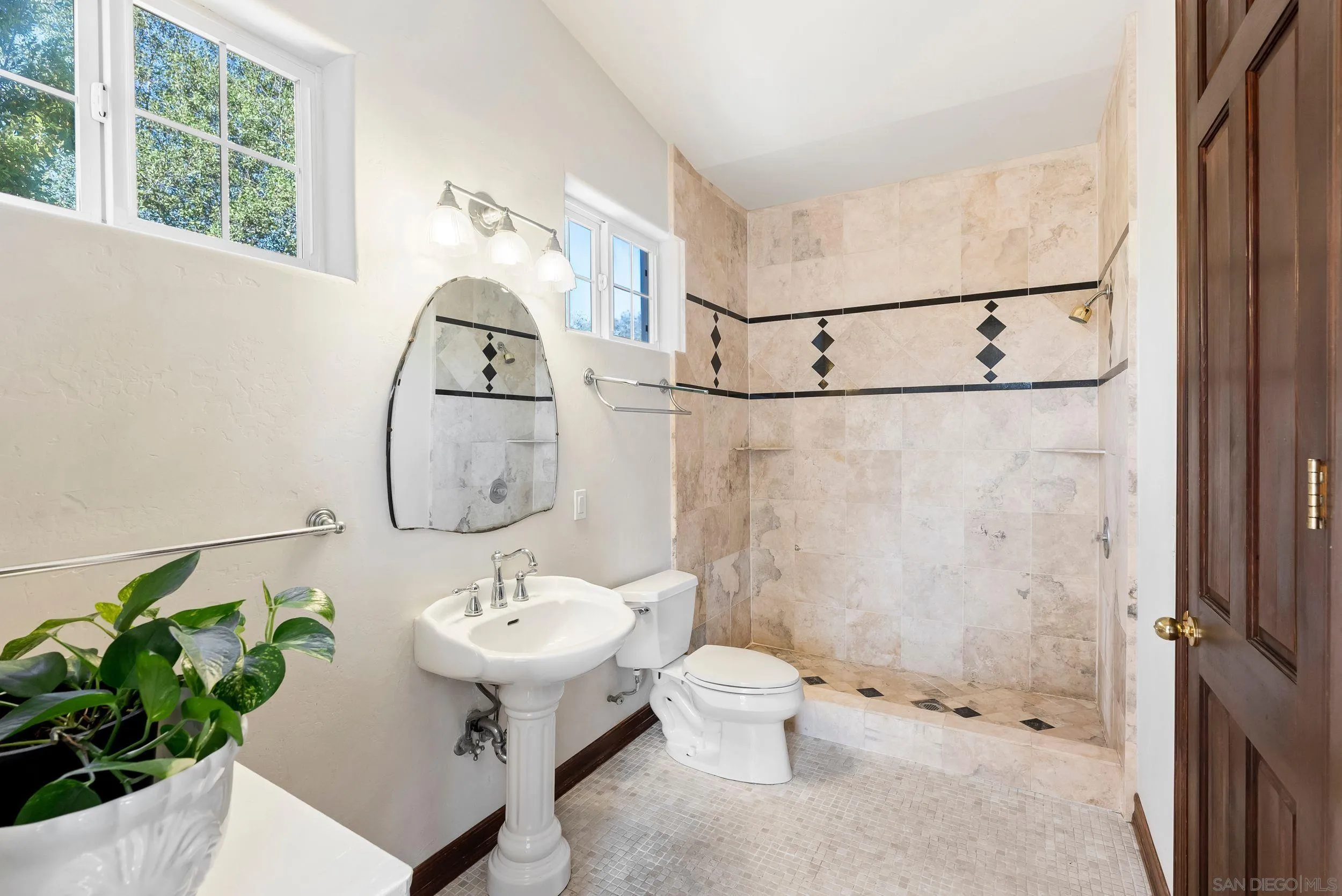 https://cdn.realtyfeed.com/cdn/127/260007299/bd3de1ab80946620d4cbd38f1e32ee07.webp
