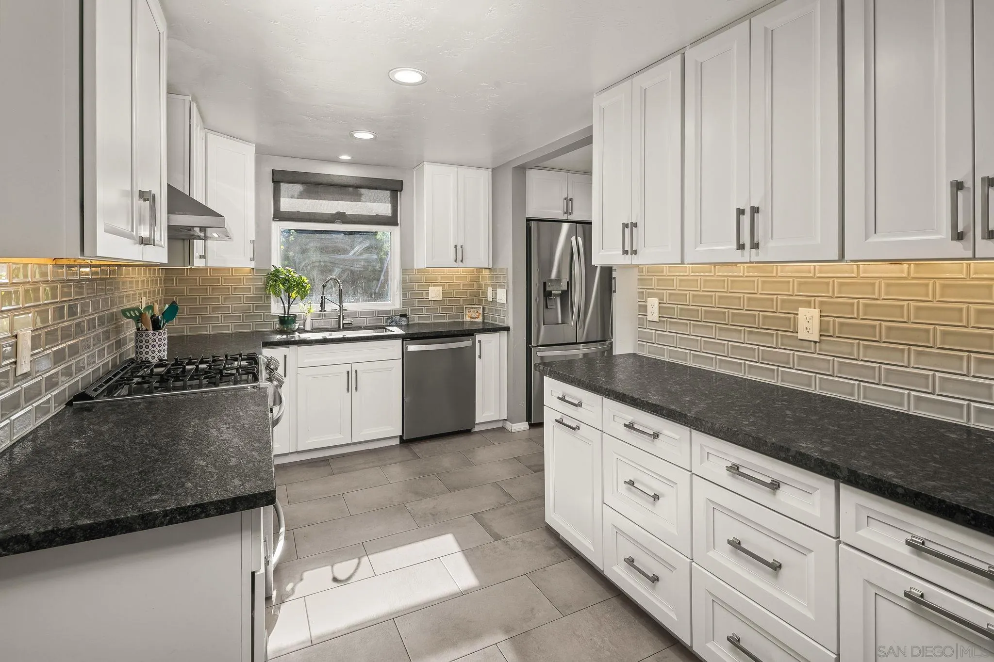 https://cdn.realtyfeed.com/cdn/127/2600073/f9a4390753a7d86d1d74c0012e0e23fe.webp
