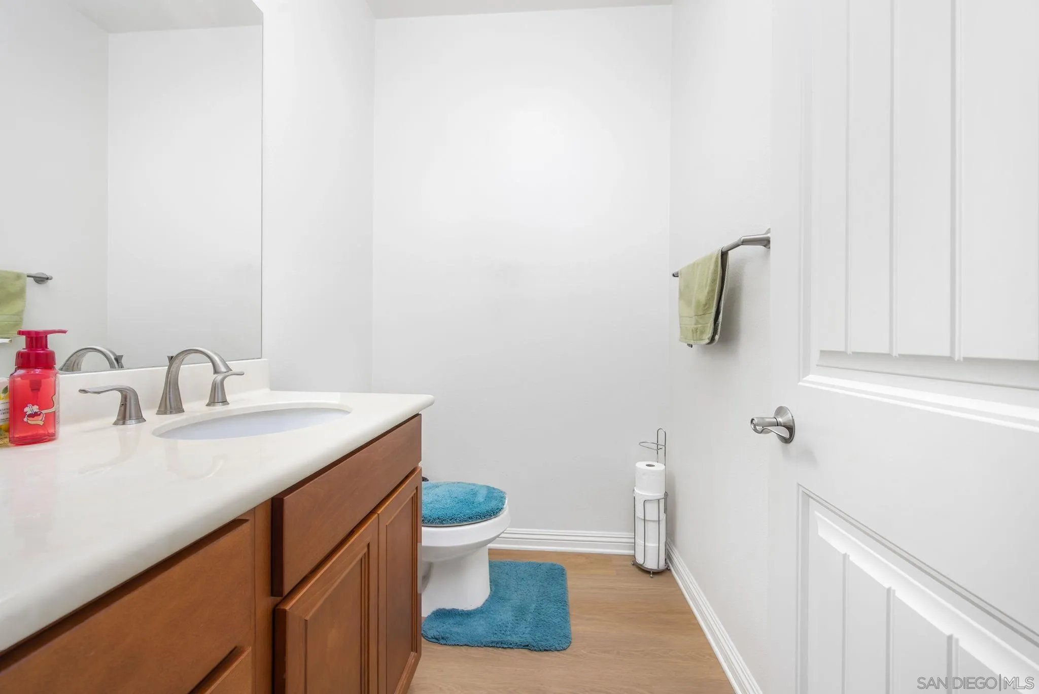 https://cdn.realtyfeed.com/cdn/127/260007301/472bdb1a18e7a681a84e0a17e0edb977.webp