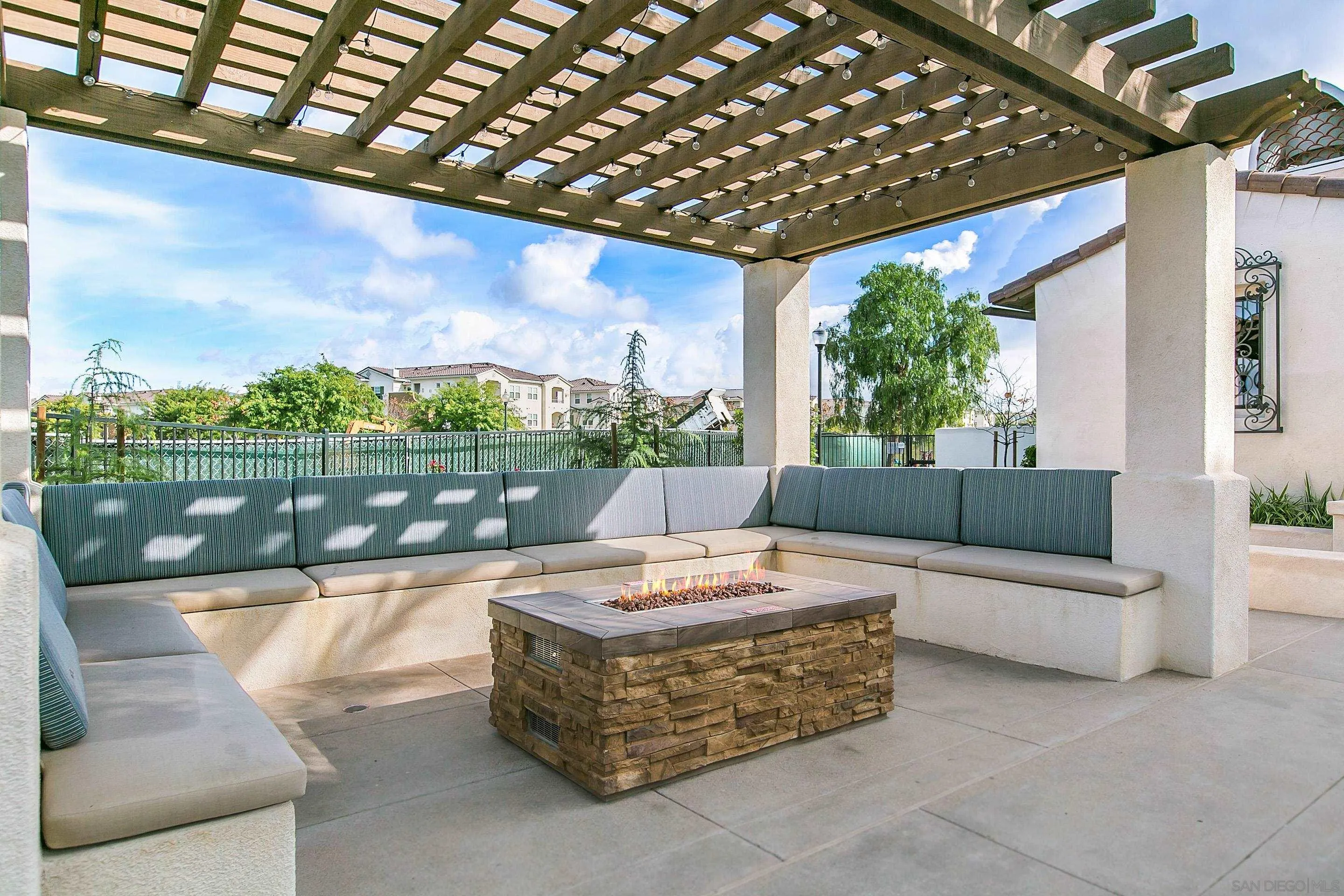 https://cdn.realtyfeed.com/cdn/127/260007301/9327449b76febcd6add0bde5a132dac6.webp