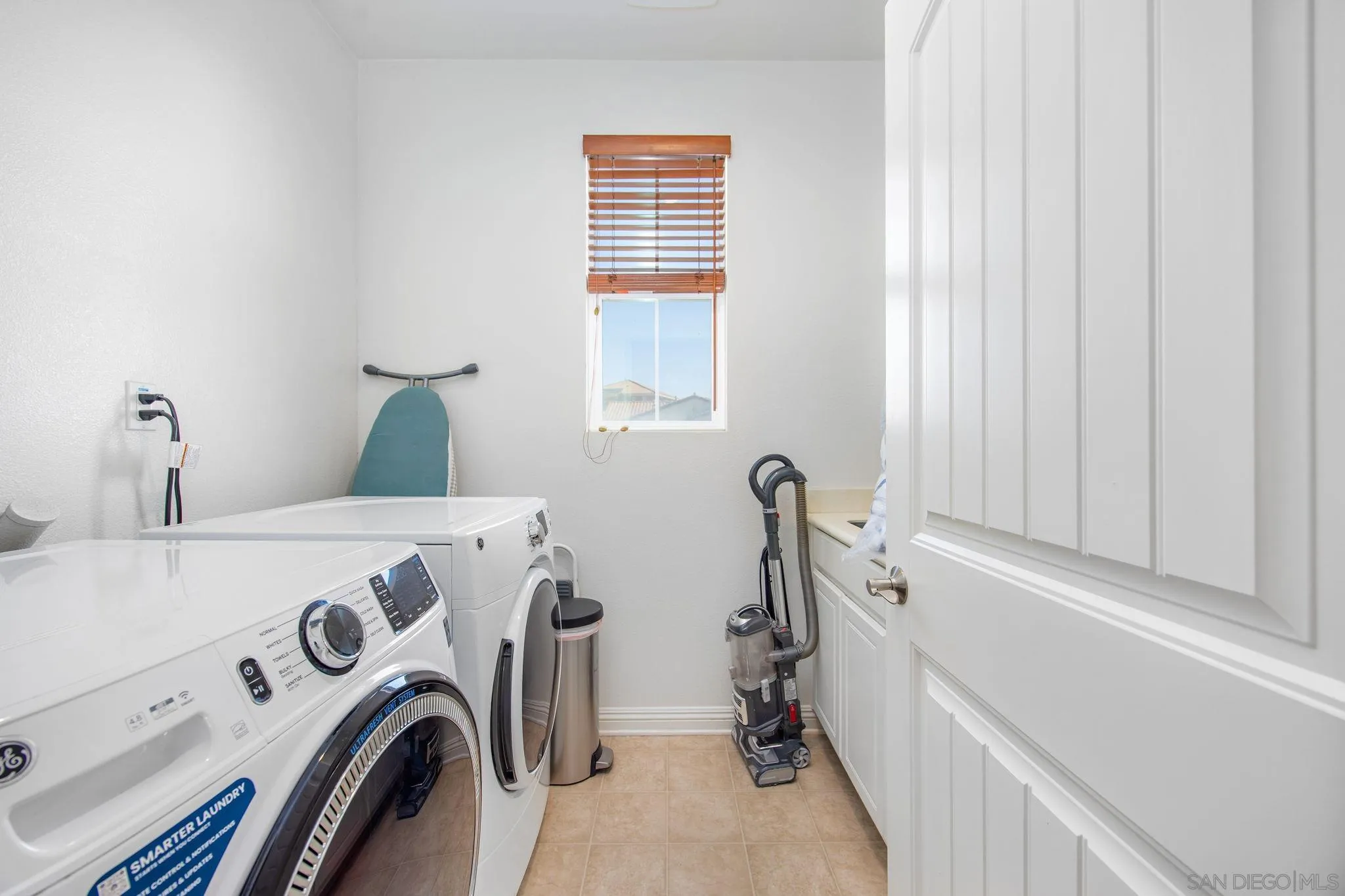 https://cdn.realtyfeed.com/cdn/127/260007301/9e09a60f78711f563ef3a7b798611920.webp