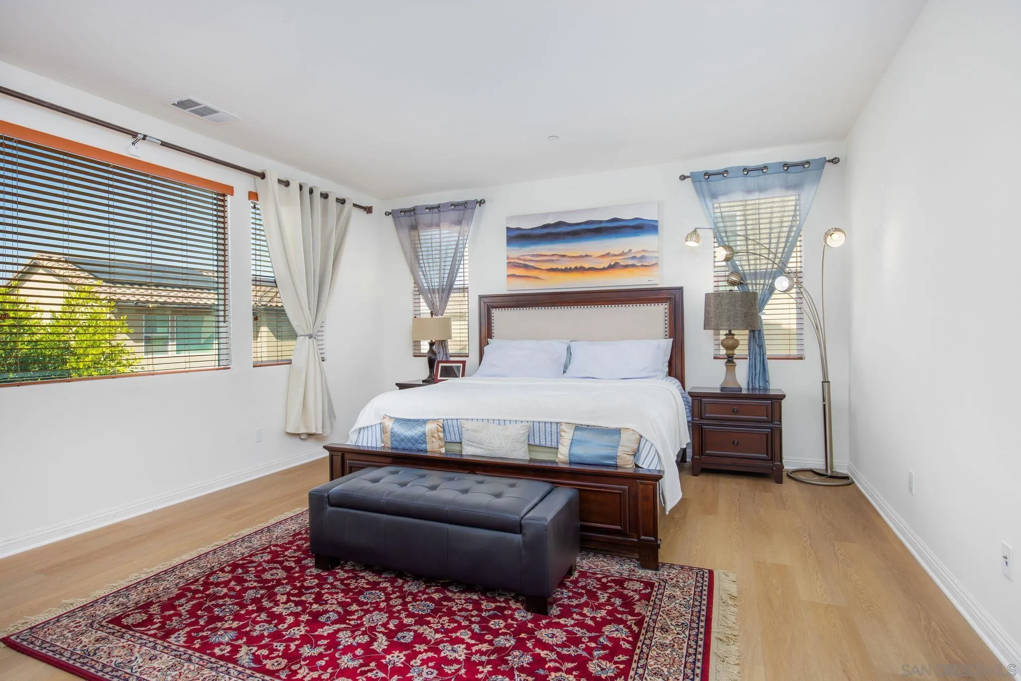 https://cdn.realtyfeed.com/cdn/127/260007301/dd2b603f38e90e37218cfebc9649692f.webp