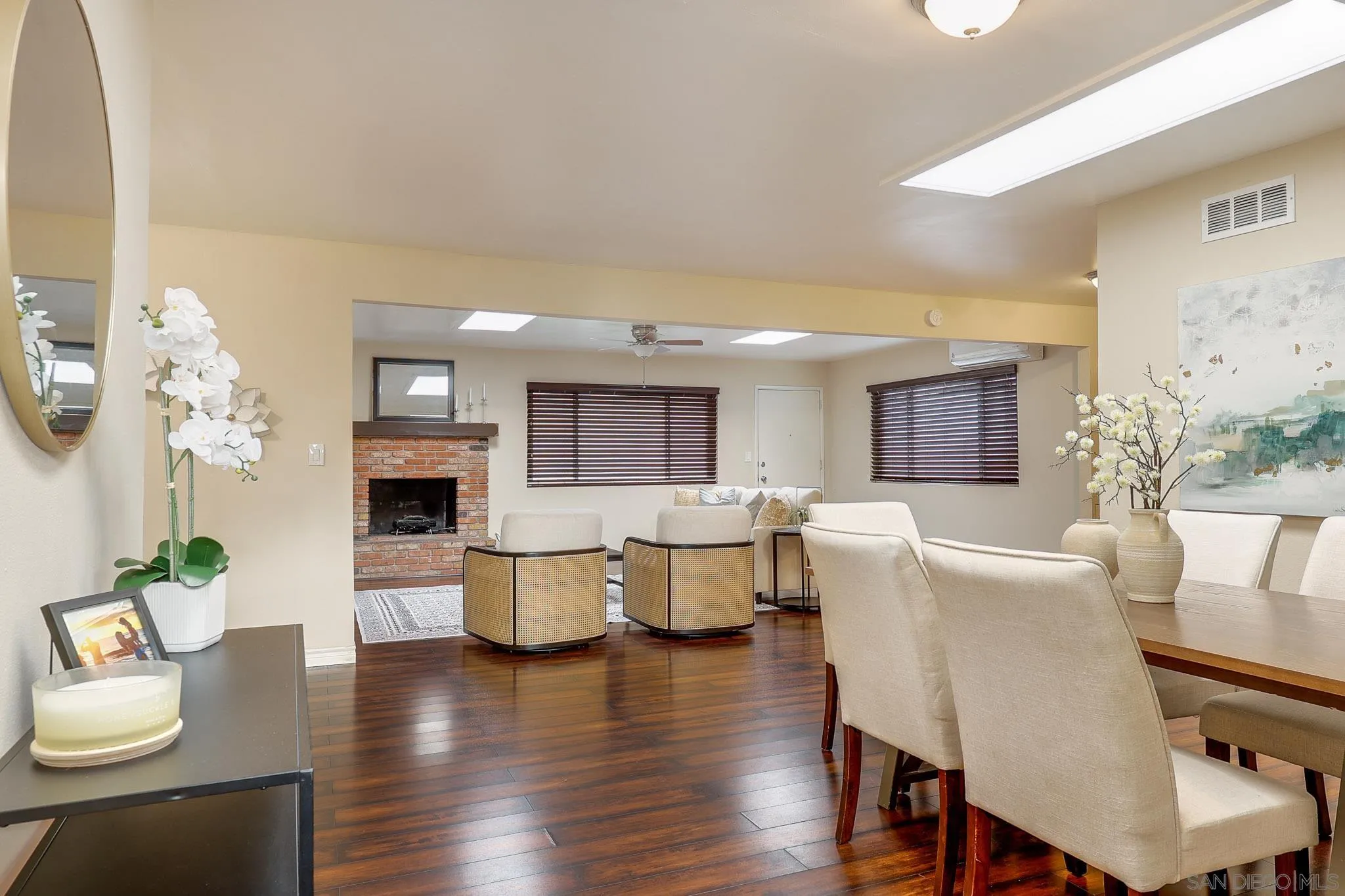 https://cdn.realtyfeed.com/cdn/127/260007315/8528936c54e447a05675eed819aaf13c.webp