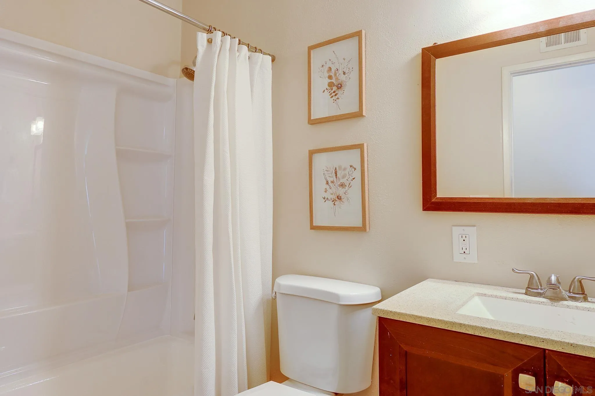 https://cdn.realtyfeed.com/cdn/127/260007315/c46447b98292e4dc748e6c60a0e98010.webp
