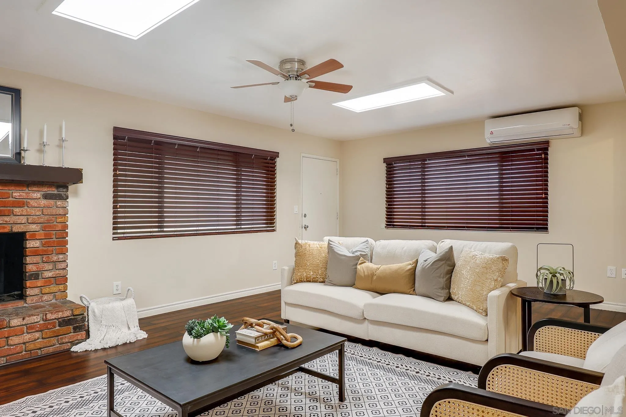 https://cdn.realtyfeed.com/cdn/127/260007315/d66557f2db504c9965216e815b7c9b35.webp