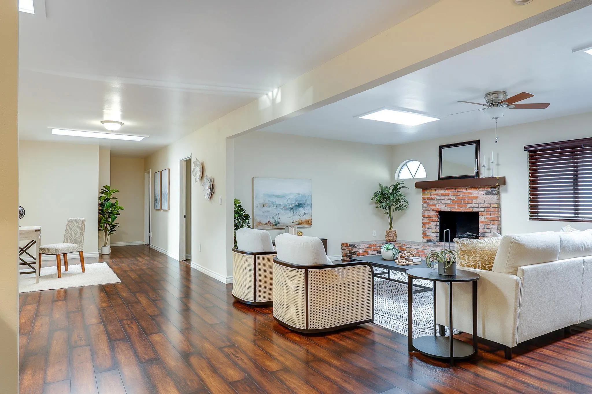 https://cdn.realtyfeed.com/cdn/127/260007315/fc41f8242b6665b7d5bad61641b6391e.webp