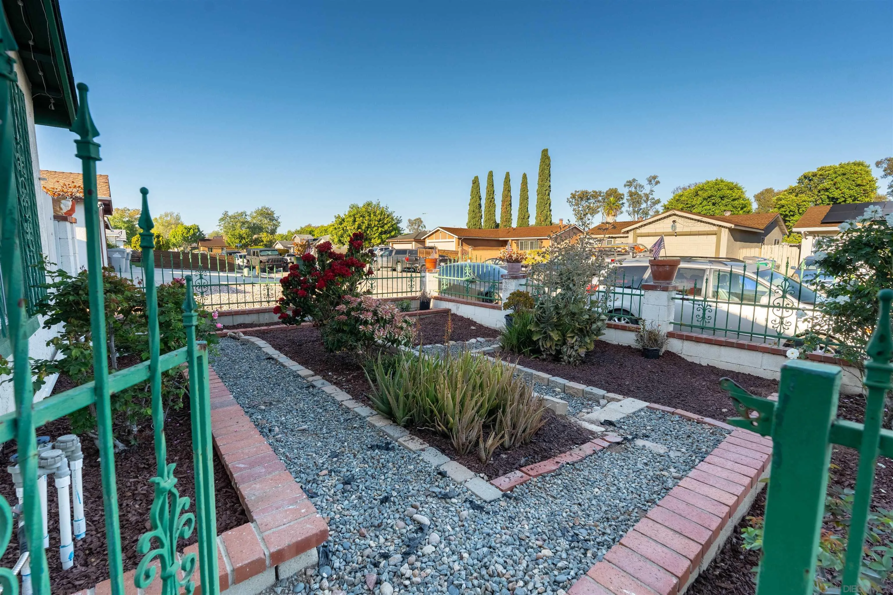 https://cdn.realtyfeed.com/cdn/127/260007317/472f6fa653faf43356296a55310e6646.webp