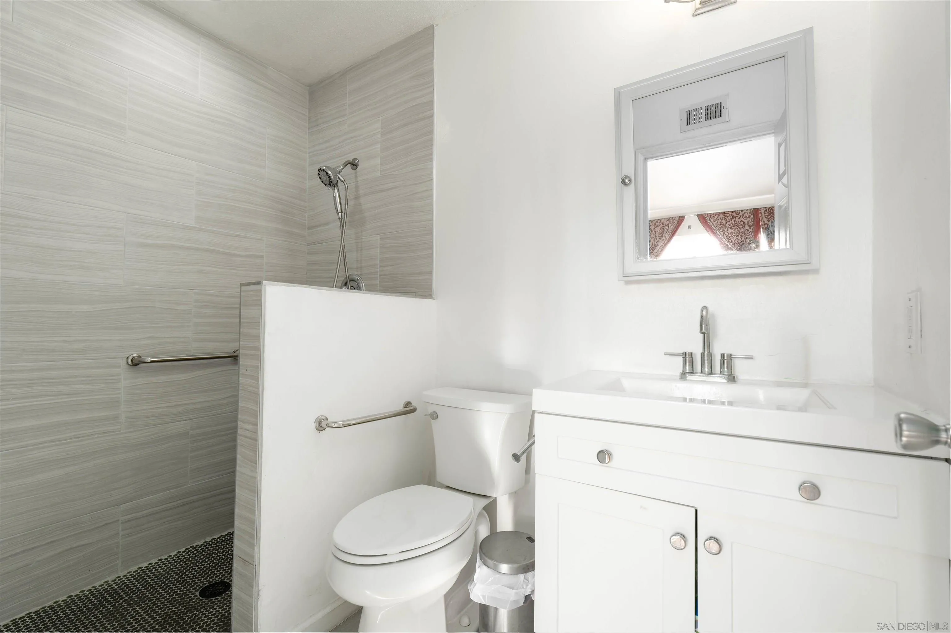 https://cdn.realtyfeed.com/cdn/127/260007317/f3f24d567d79830e79188fa81780a183.webp