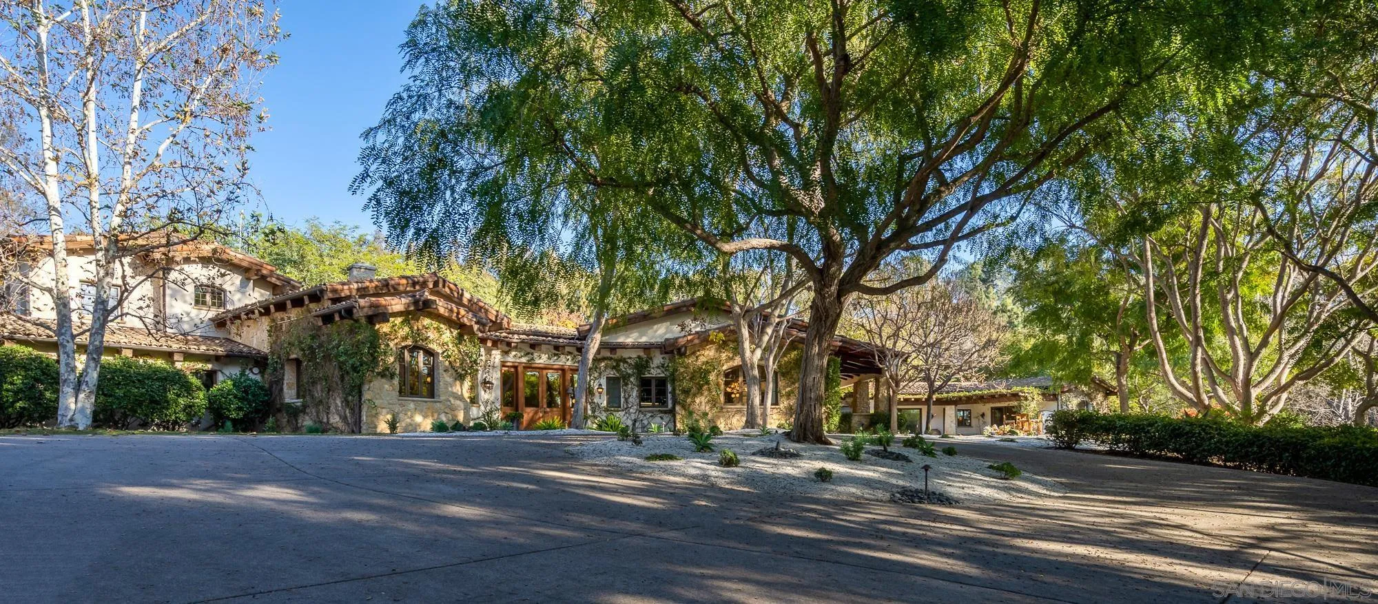 https://cdn.realtyfeed.com/cdn/127/260007318/63c2968fe4a501d963f776011d890e94.webp