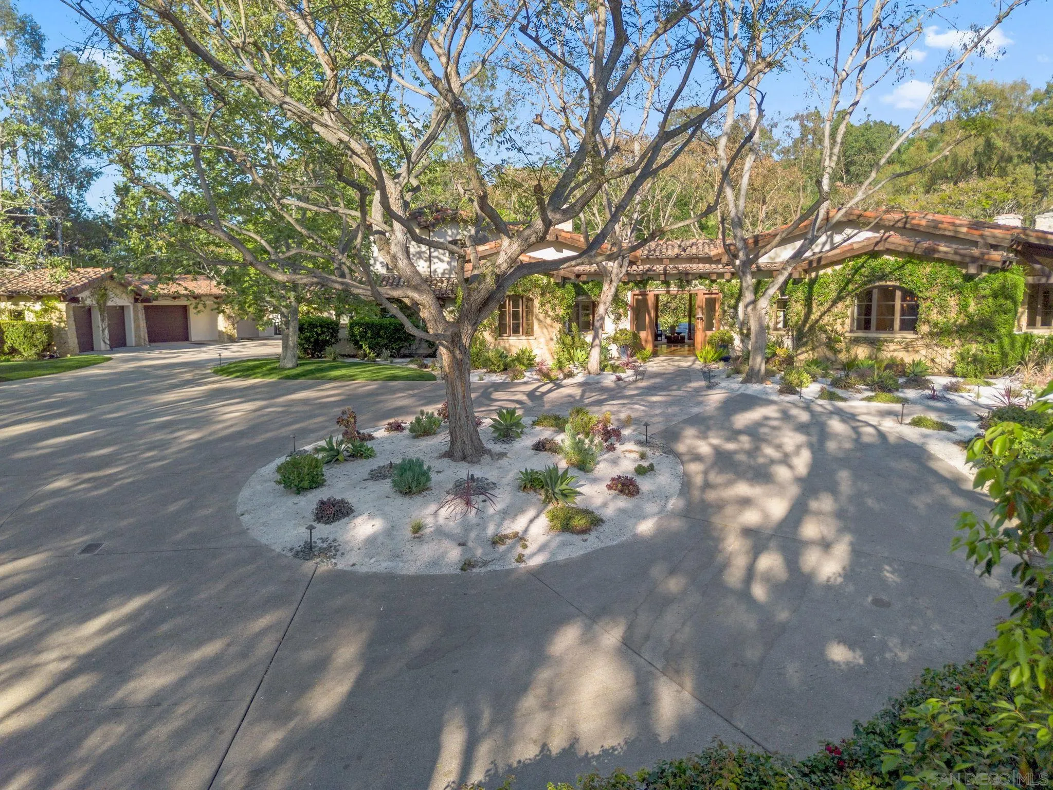 https://cdn.realtyfeed.com/cdn/127/260007318/996540ec6fed5680167fc62d30991f36.webp