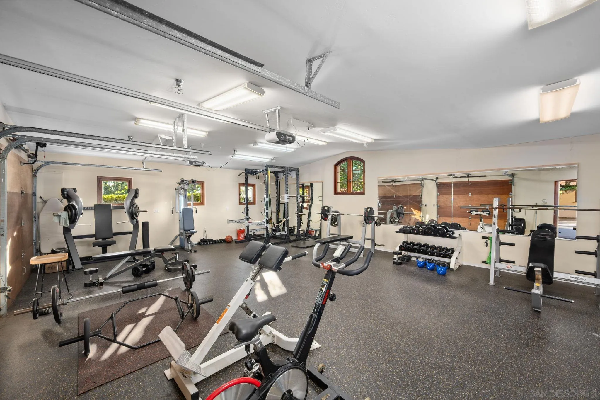 https://cdn.realtyfeed.com/cdn/127/260007318/b7d53955807e9f83791d8d0393bd5420.webp