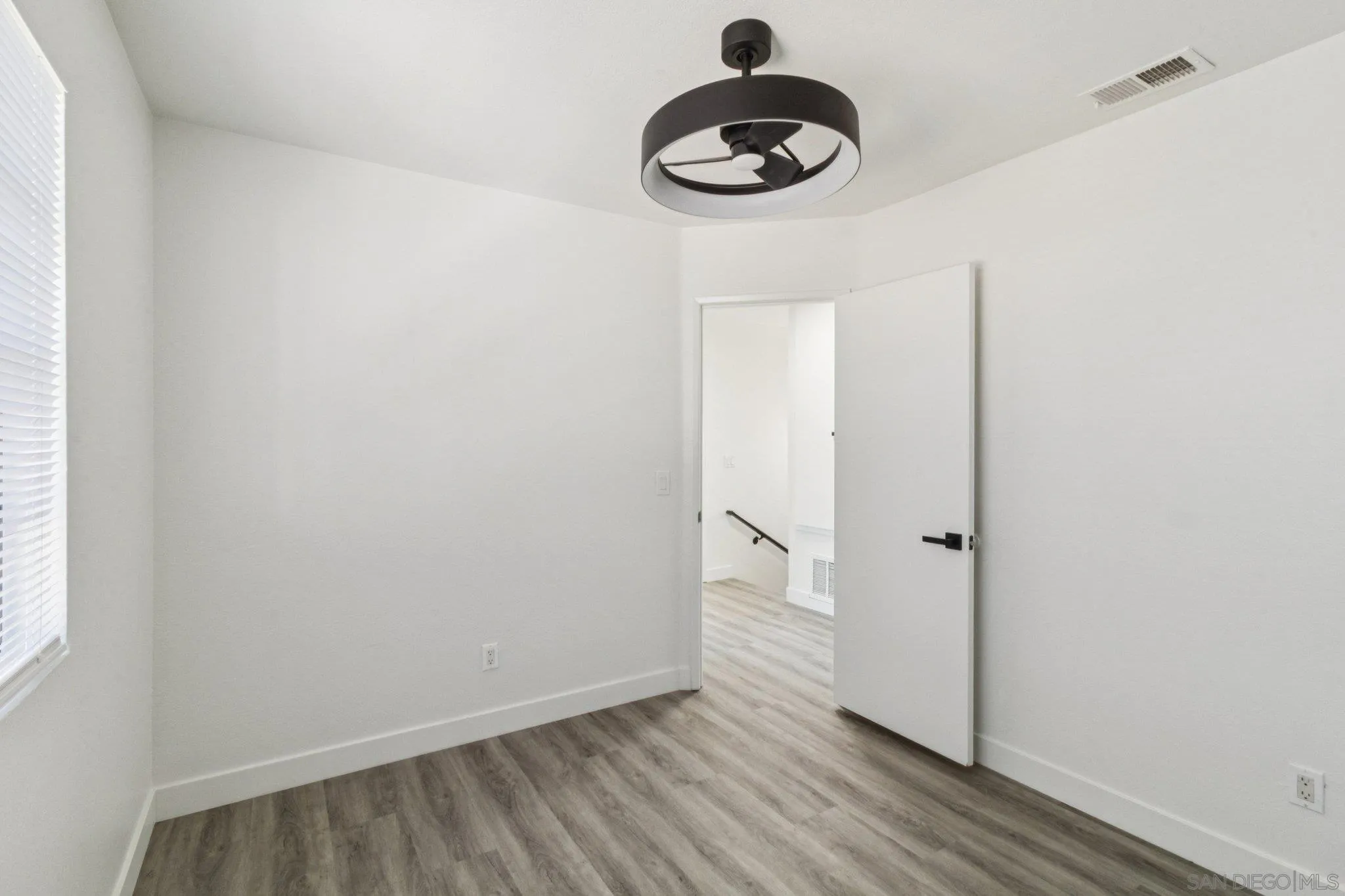 https://cdn.realtyfeed.com/cdn/127/260007323/e410baf6d24a9bb4b2516578d7d152a1.webp