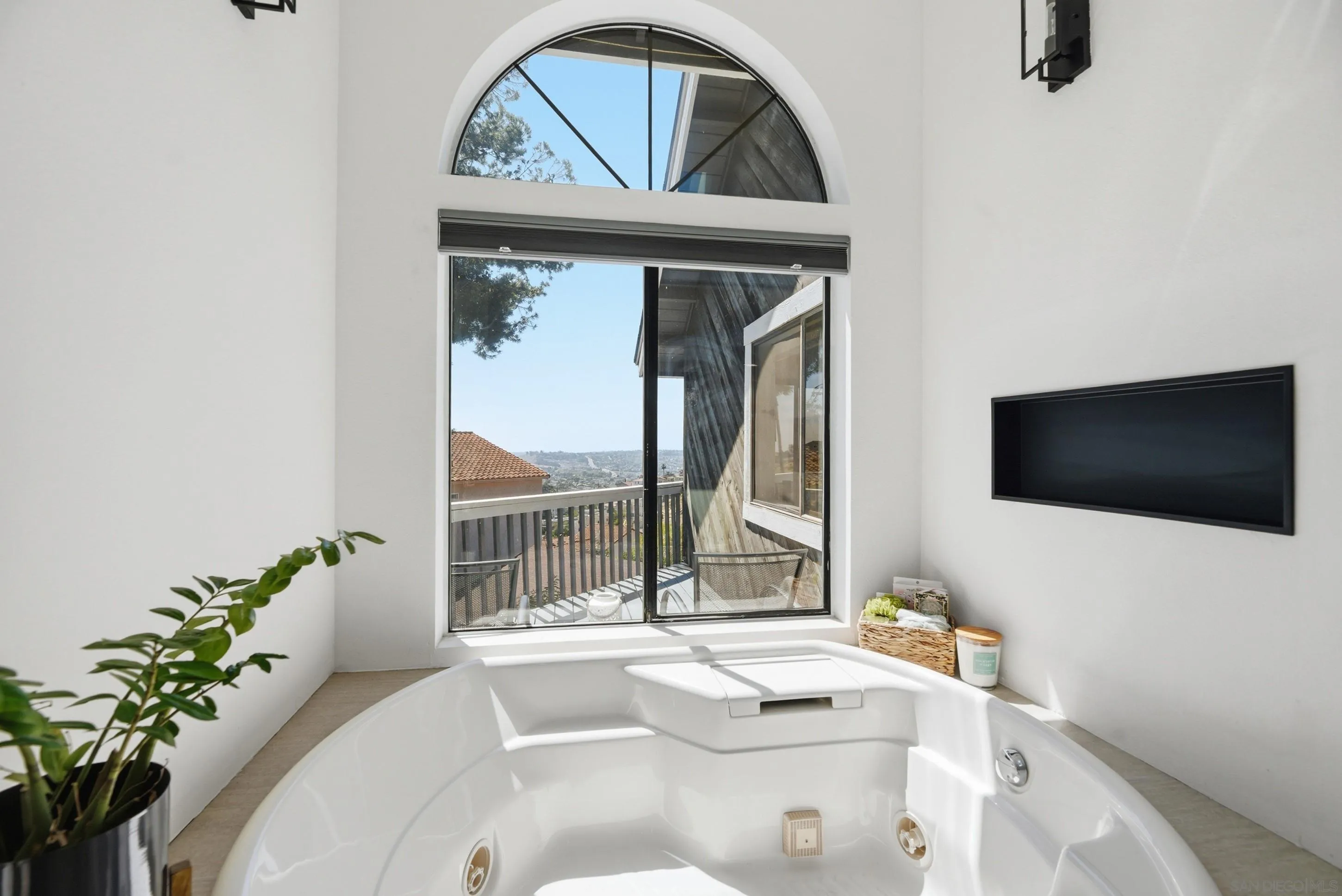 https://cdn.realtyfeed.com/cdn/127/260007335/1aff8a5e3d1d99a2871986d20957c3d5.webp