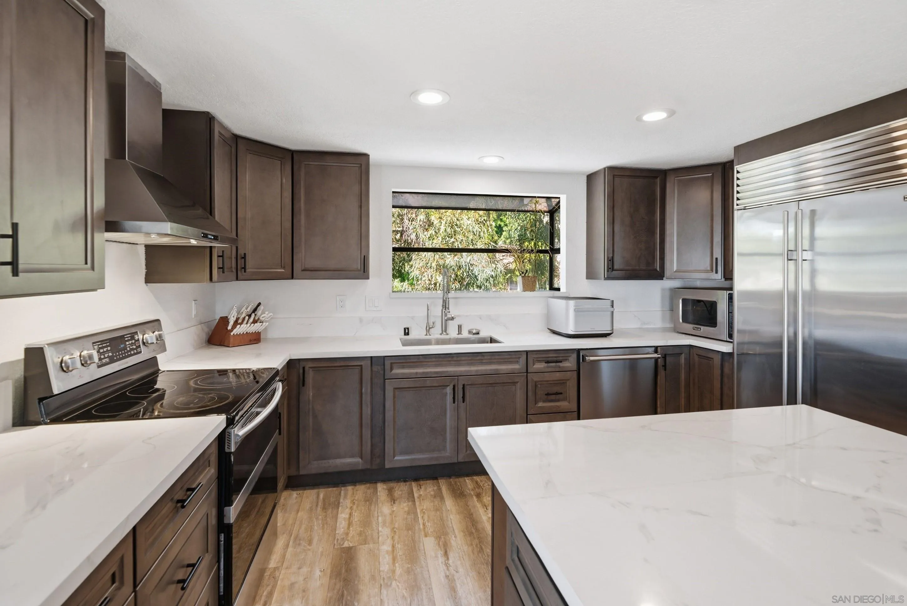 https://cdn.realtyfeed.com/cdn/127/260007335/b2d4e15197965ec87958c74655baf8d2.webp