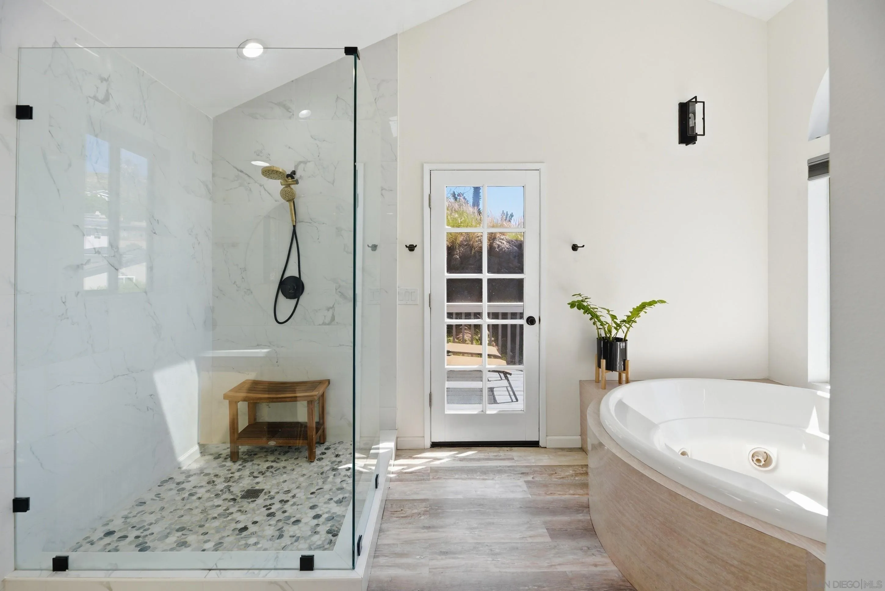 https://cdn.realtyfeed.com/cdn/127/260007335/ddda7679478ff7b5648351dd342a132a.webp
