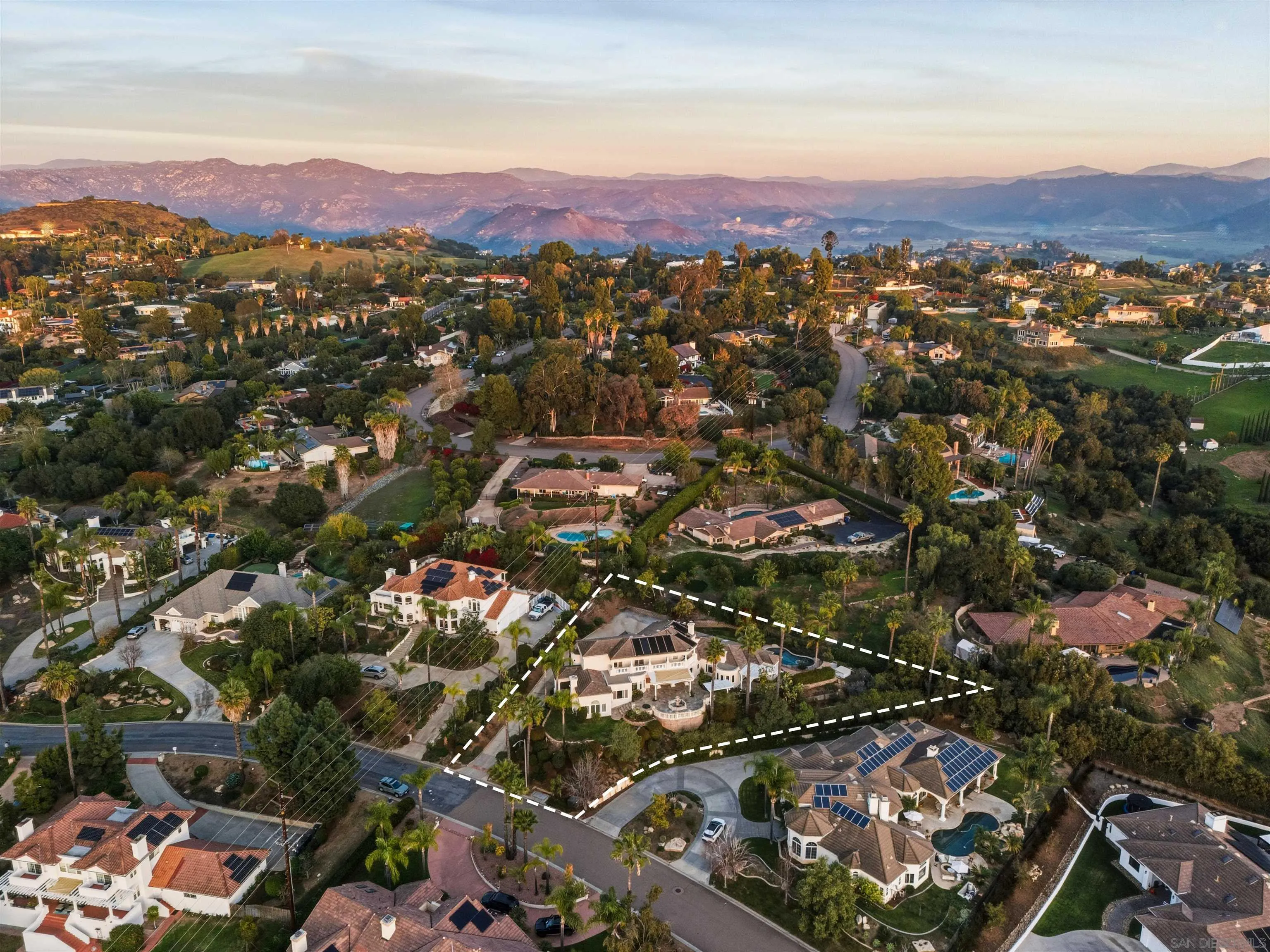 https://cdn.realtyfeed.com/cdn/127/260007336/0f80a318456abbfe58d7ae31a7eaada7.webp