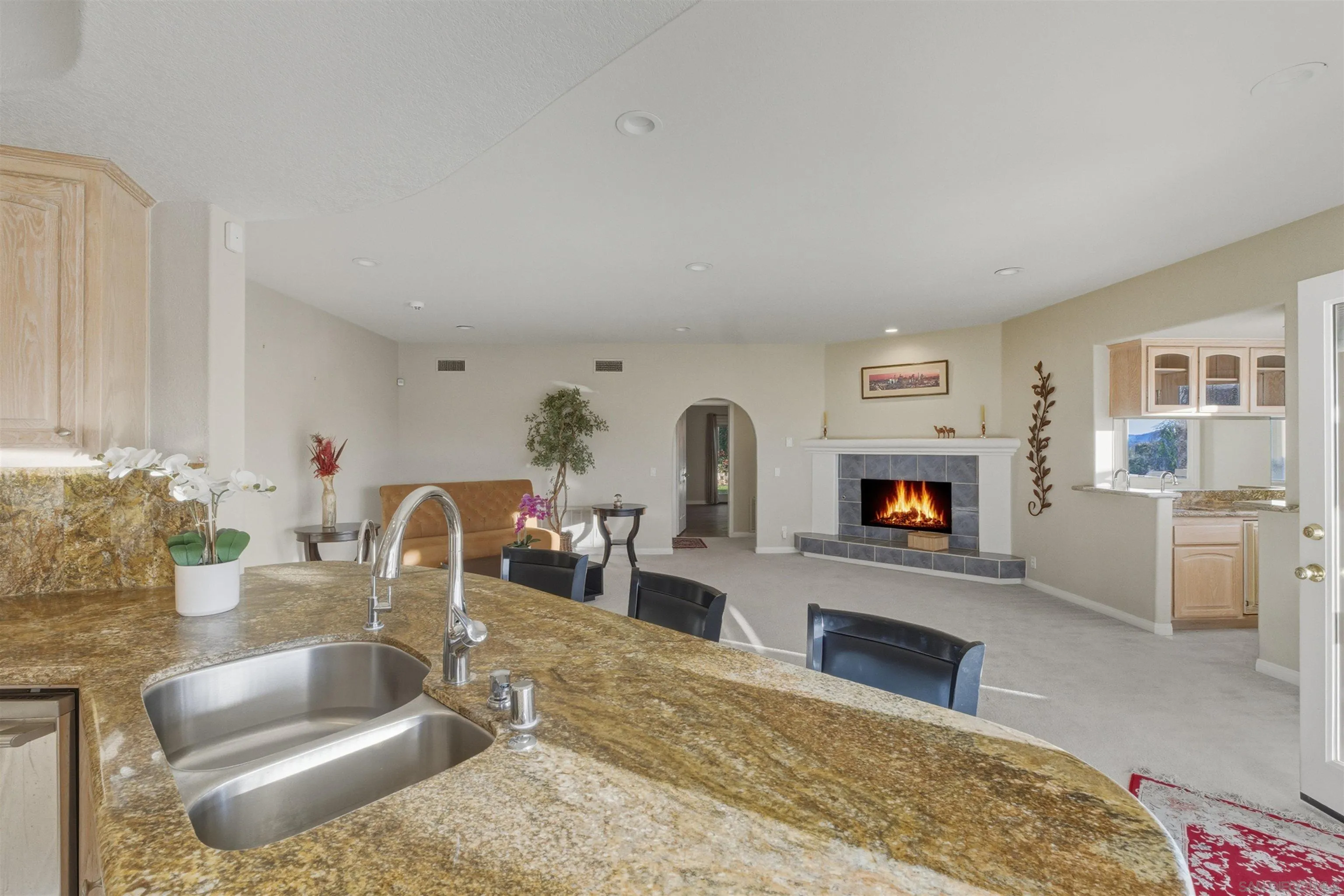 https://cdn.realtyfeed.com/cdn/127/260007336/3ba8bc70ae74650a534716ff109122c6.webp