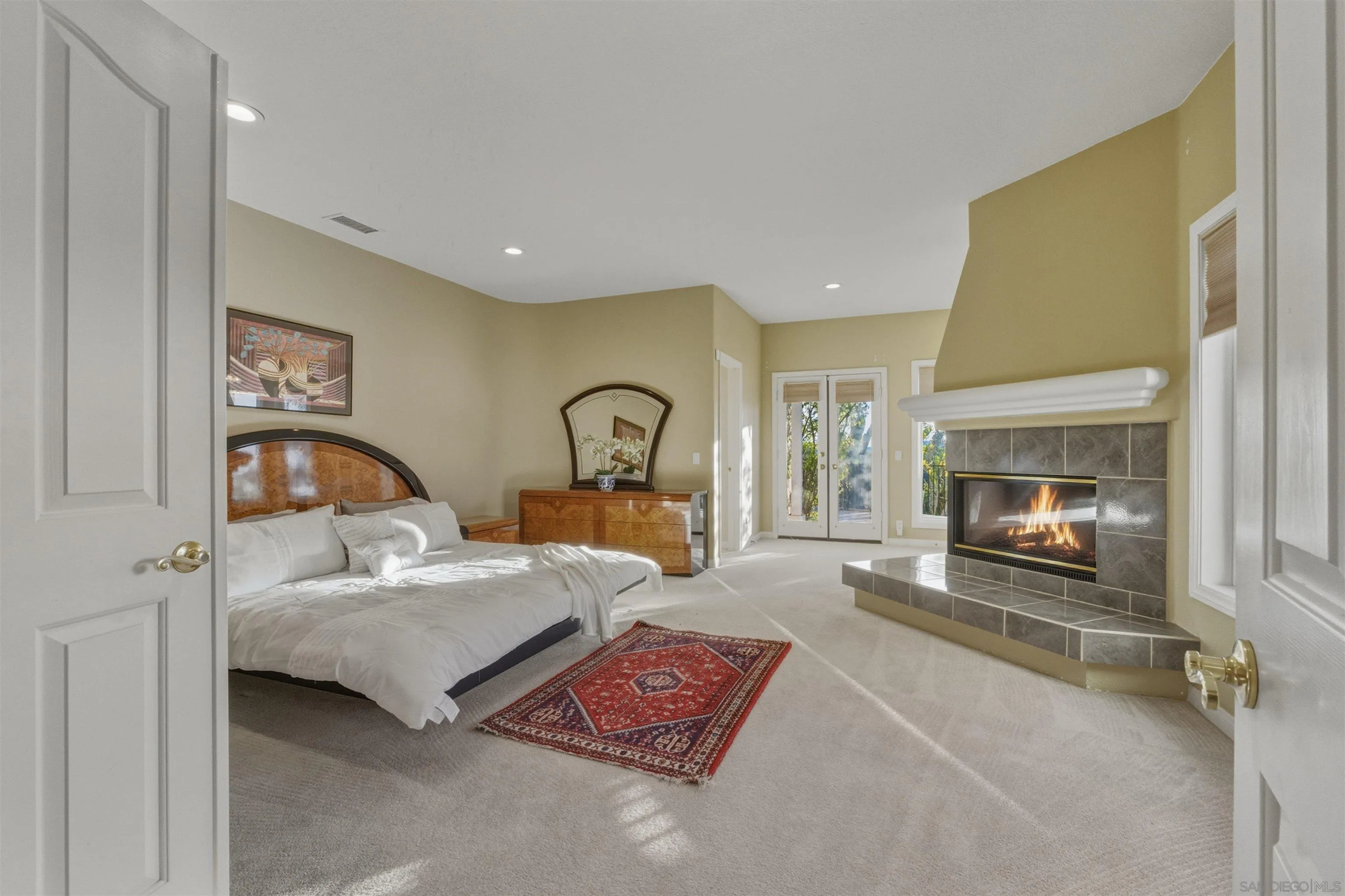 https://cdn.realtyfeed.com/cdn/127/260007336/5e28cf25fa920bd7abda1a50523b9145.webp