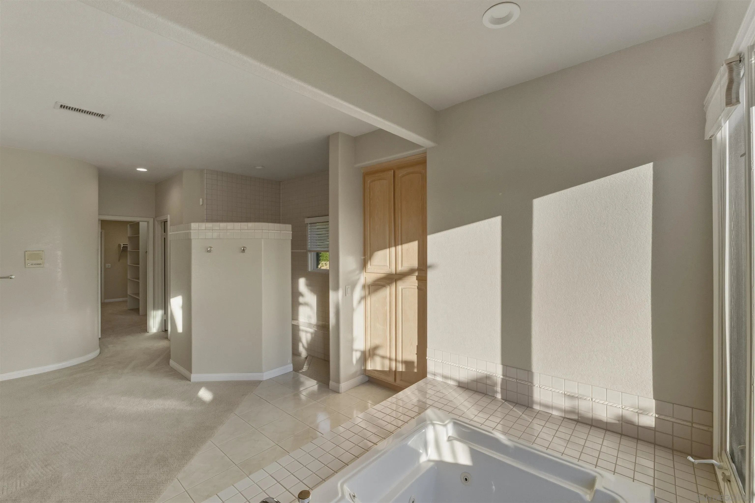 https://cdn.realtyfeed.com/cdn/127/260007336/a0663e8925b29344b3150af9afef9f67.webp