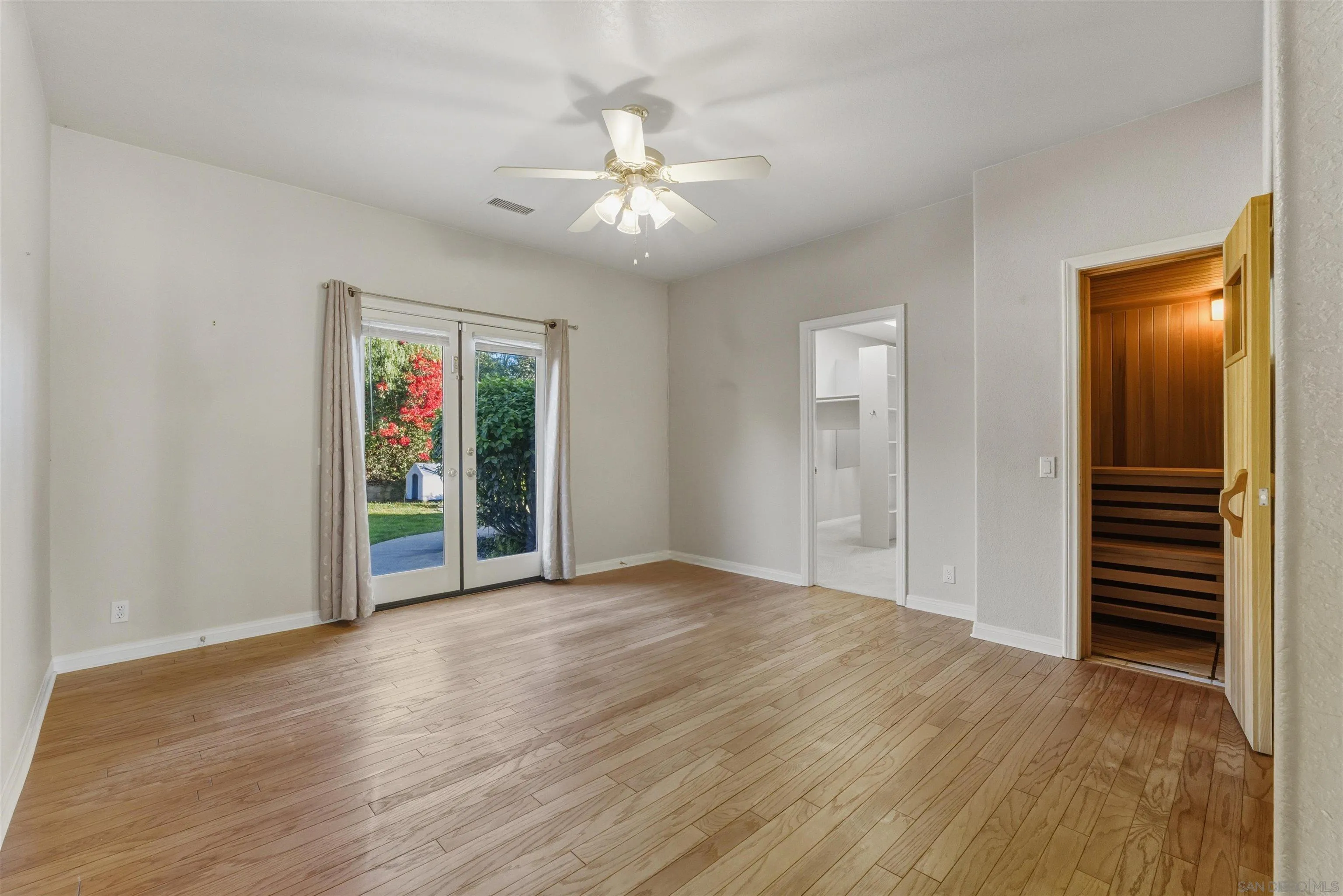 https://cdn.realtyfeed.com/cdn/127/260007336/acf81618633d4f67d26f19e1d870875e.webp