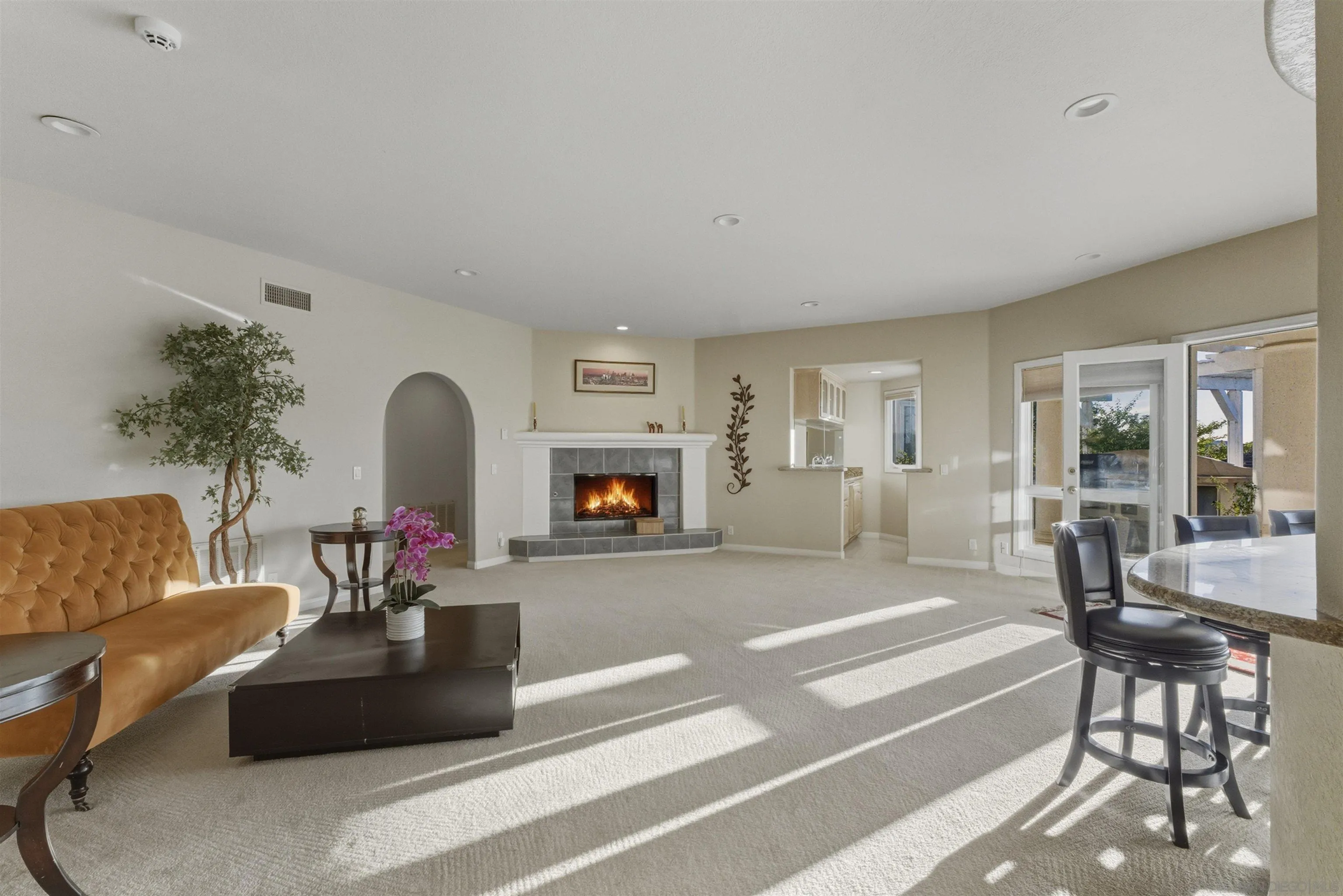 https://cdn.realtyfeed.com/cdn/127/260007336/f2184bb832f04c7e5b0d984449039895.webp