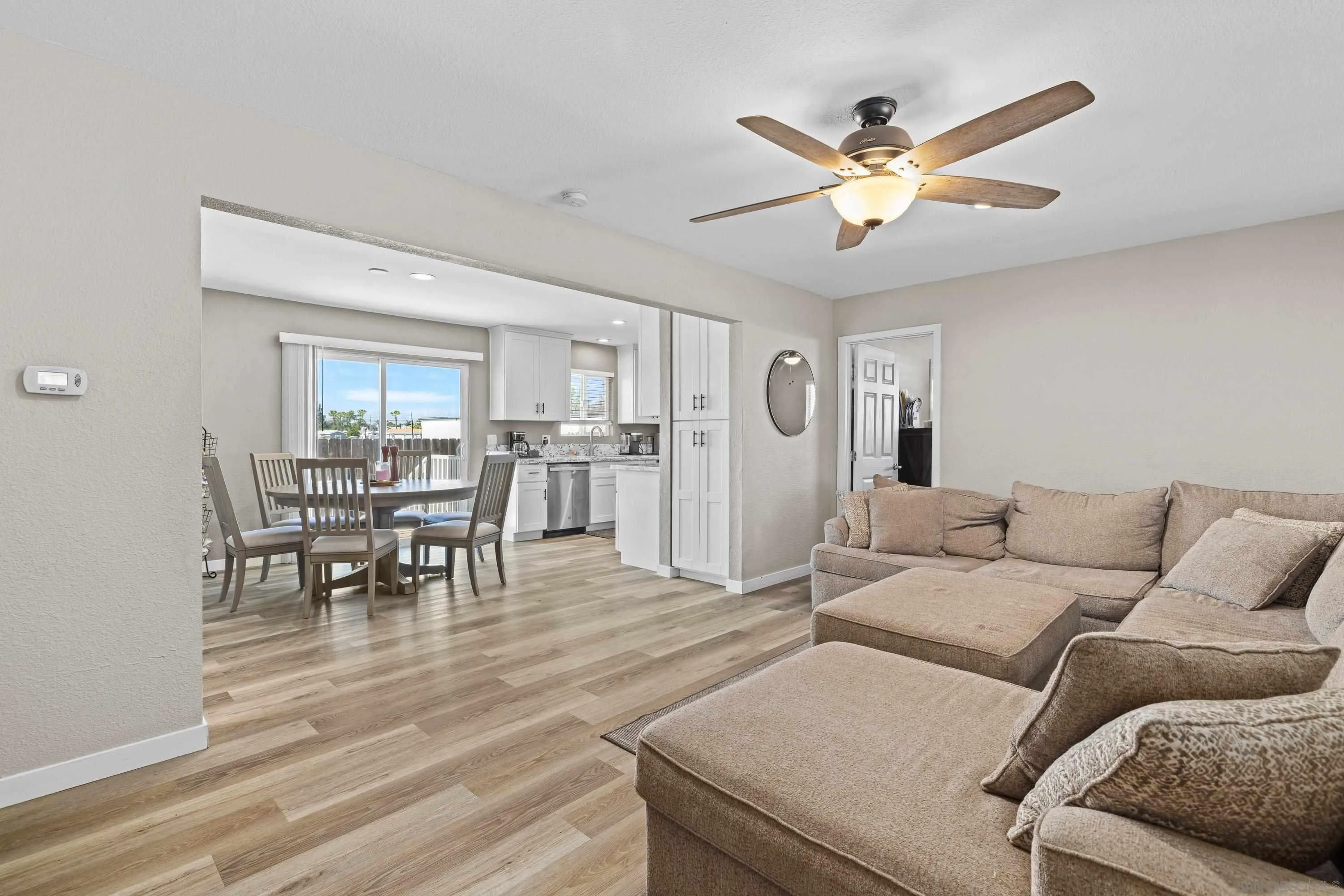 https://cdn.realtyfeed.com/cdn/127/260007339/c4ea7256f9657c9ded7f8d6d417f510b.webp