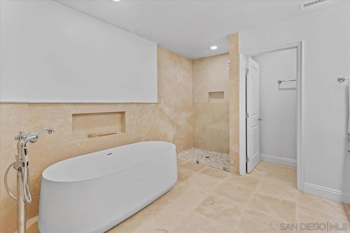 https://cdn.realtyfeed.com/cdn/127/260007348/e665088c3b8771cb42acb373a5b8892a.webp