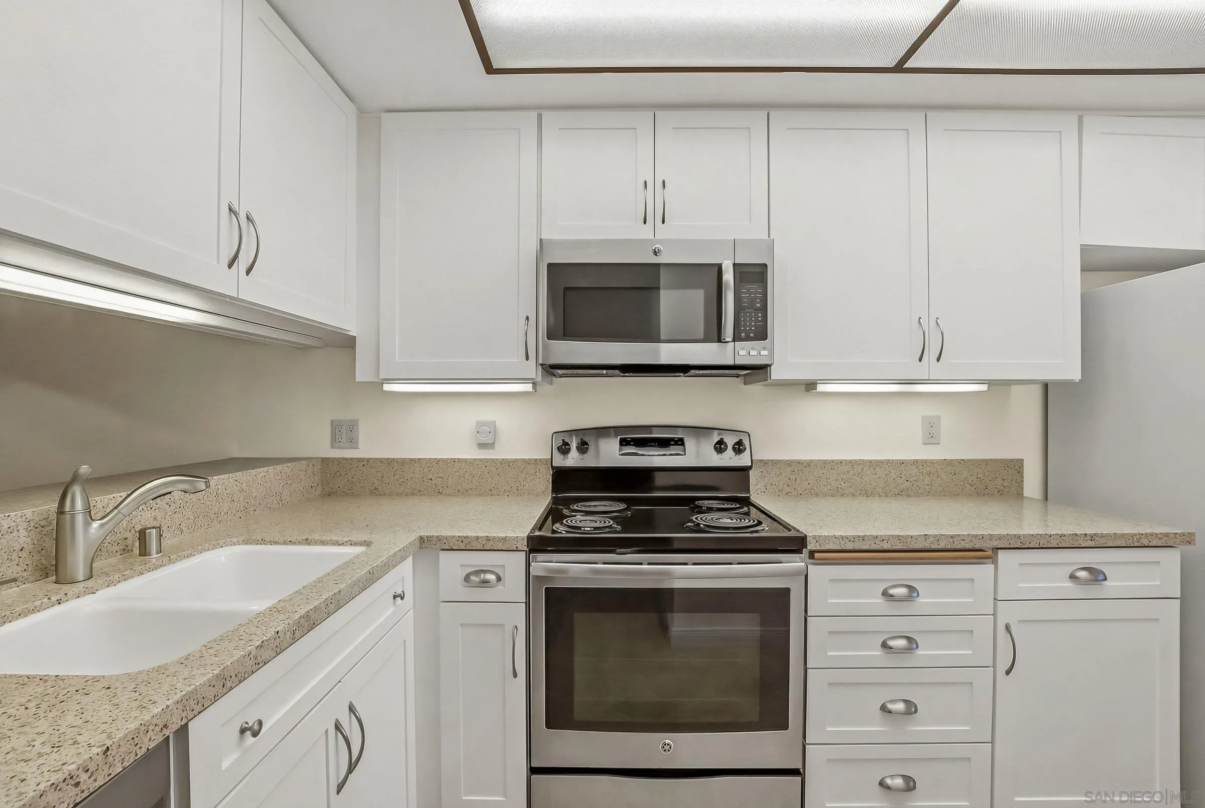 https://cdn.realtyfeed.com/cdn/127/260007360/03d408c8acda14dbb20a23e6b9c3a096.webp