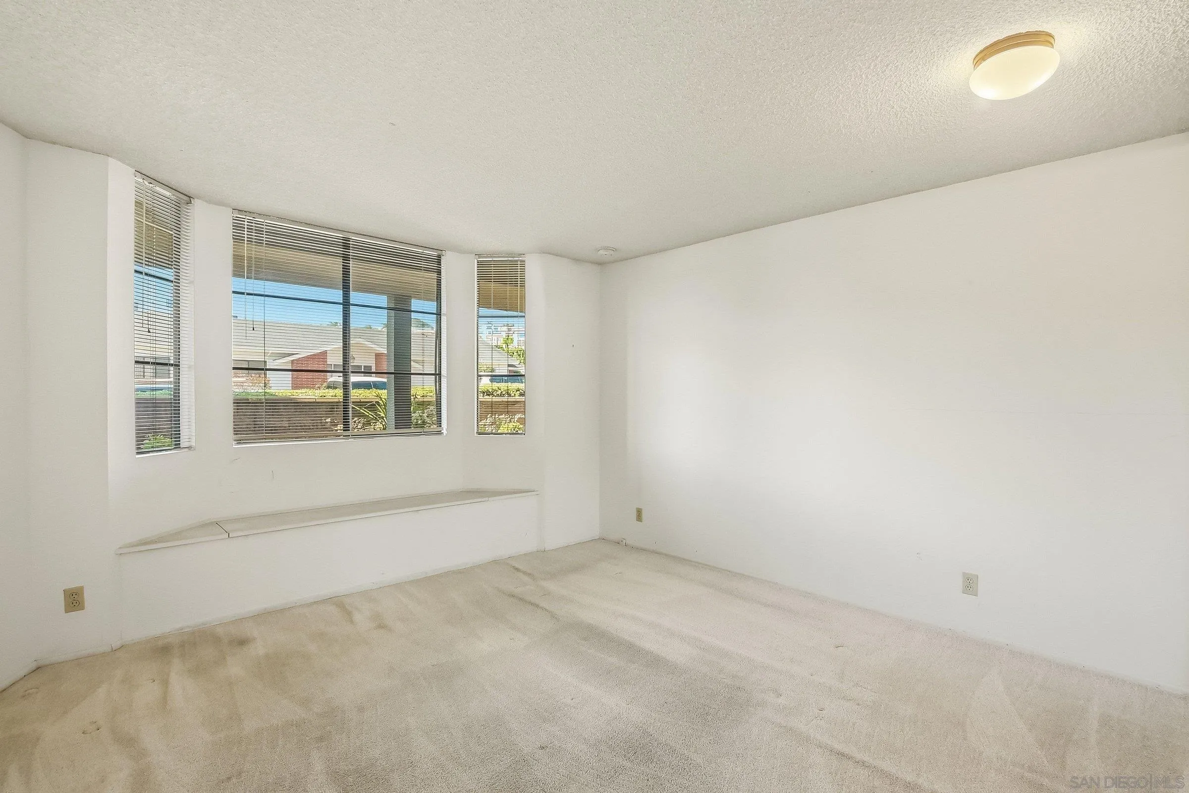 https://cdn.realtyfeed.com/cdn/127/260007360/23008a23c060bef152b39b549483eaaa.webp