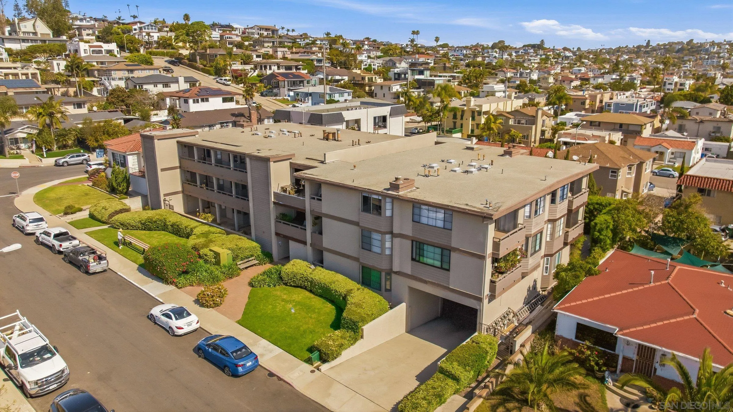 https://cdn.realtyfeed.com/cdn/127/260007360/952ba2051a0de0cb4c6a63d03b0bcb17.webp