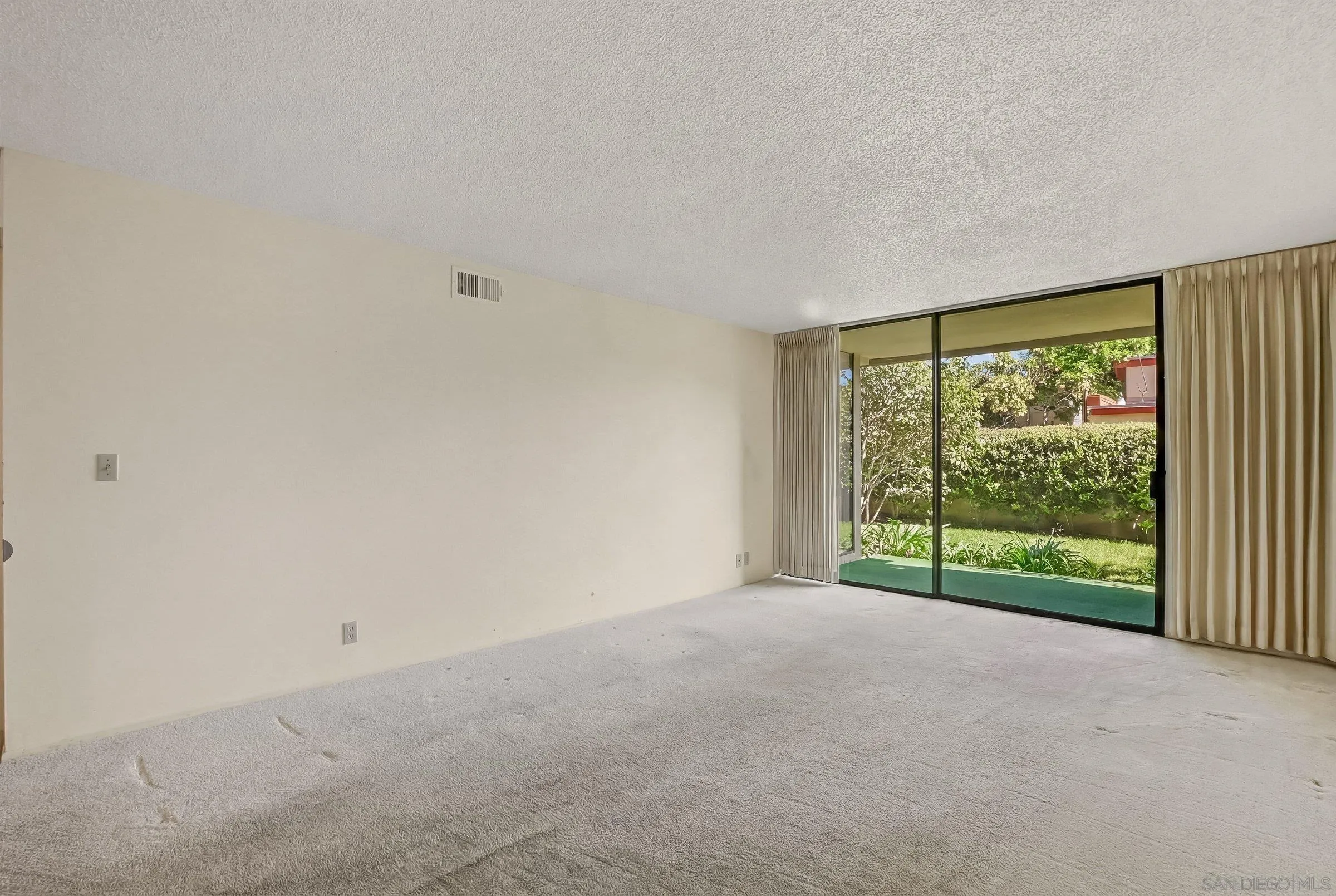 https://cdn.realtyfeed.com/cdn/127/260007360/a1491b62f4162e4c1c83a1c4307a96aa.webp