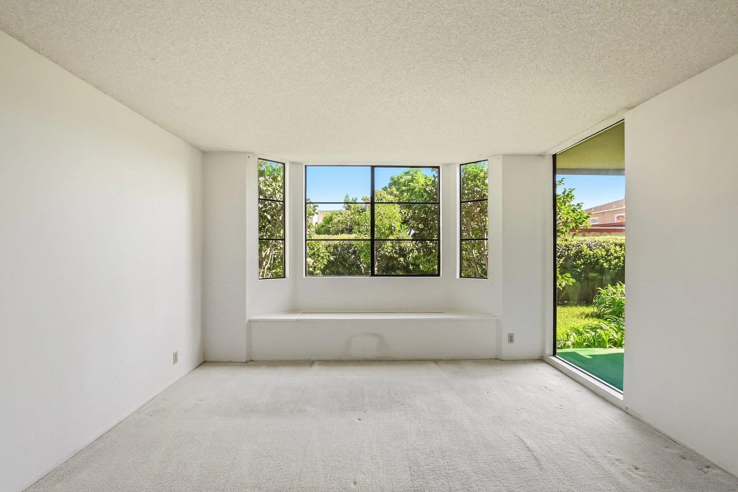 https://cdn.realtyfeed.com/cdn/127/260007360/b1fb2b59a4a8d7e2539471347eb5a0b7.webp