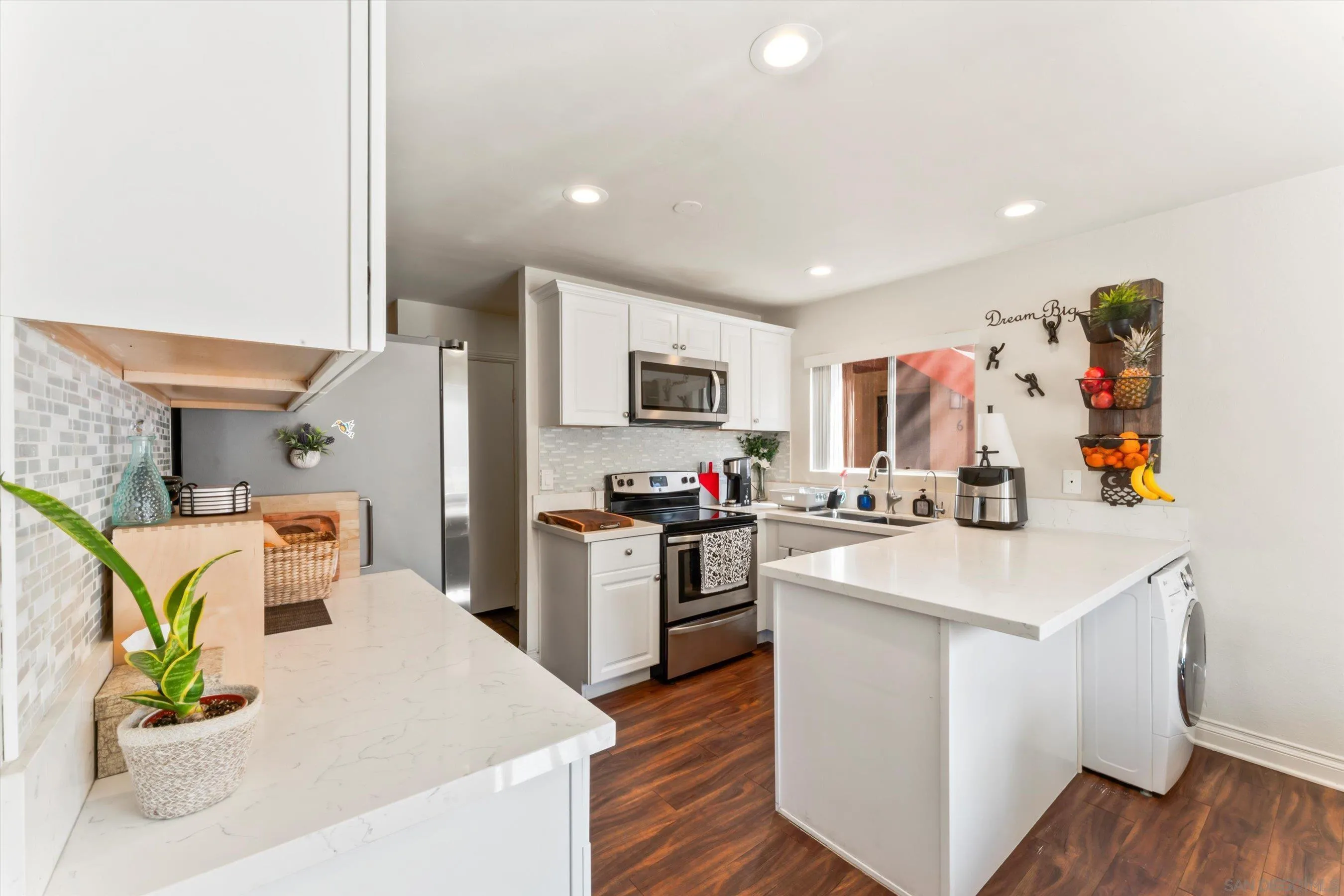 https://cdn.realtyfeed.com/cdn/127/260007363/ac50c5a36899b45e8cd3dfec60090bb7.webp