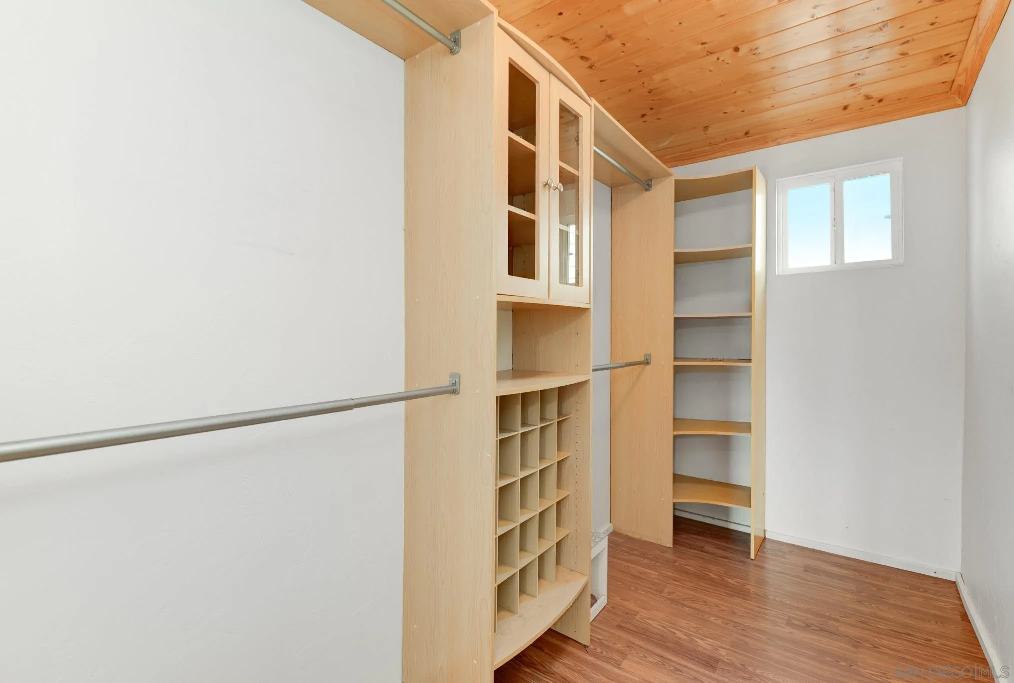 https://cdn.realtyfeed.com/cdn/127/260007369/39df3b0b41156557c9168afef7d9e7bf.webp